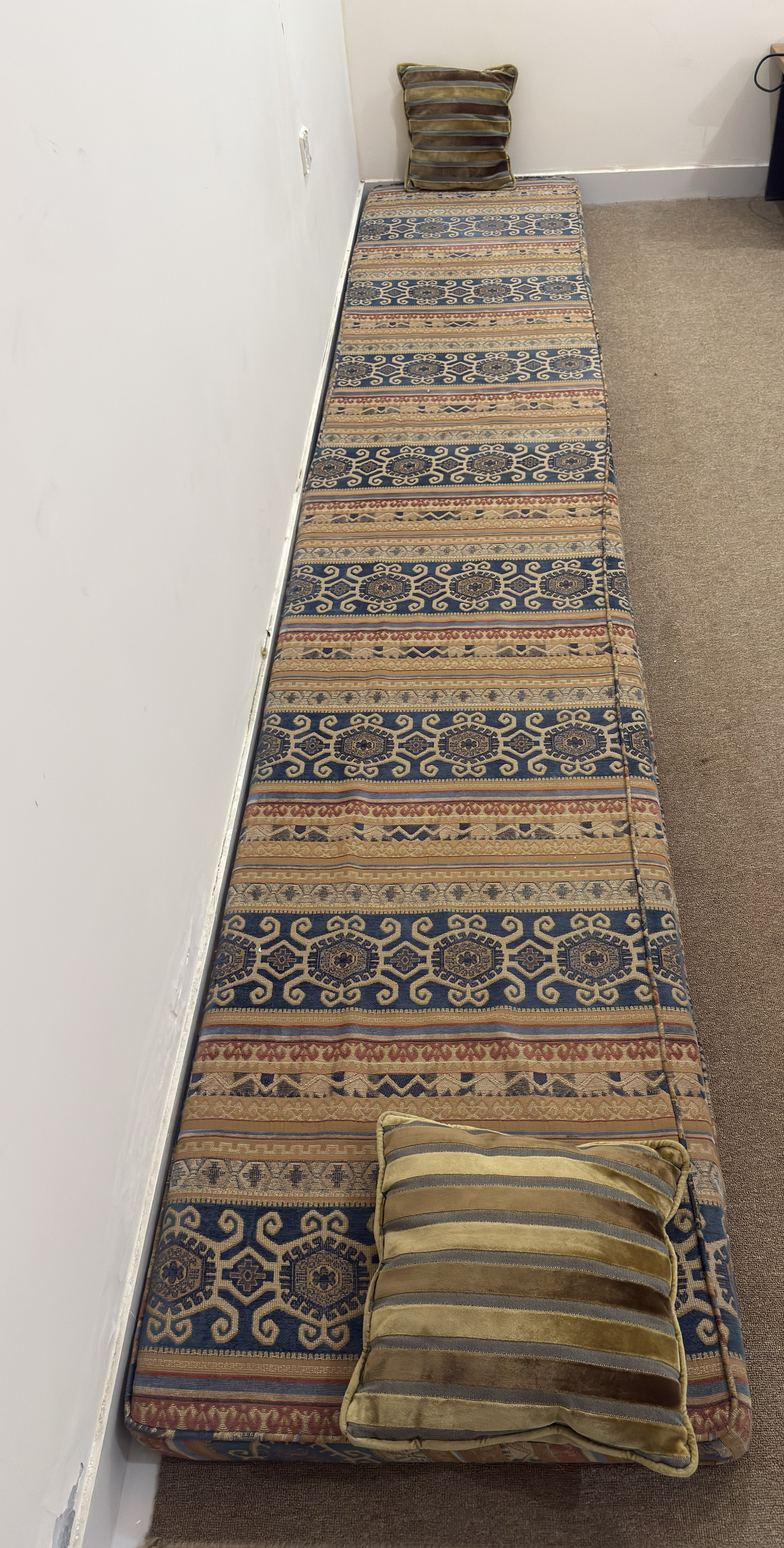 Comfortable Traditional Qatari Majlis Floor Seating Set  - Image 7