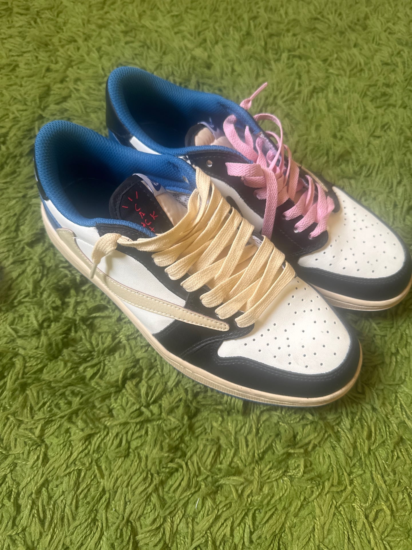 Nike shoes  - Image 2