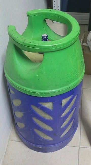 Gas Cylinder 12kg with regulator and pipe - Image 3