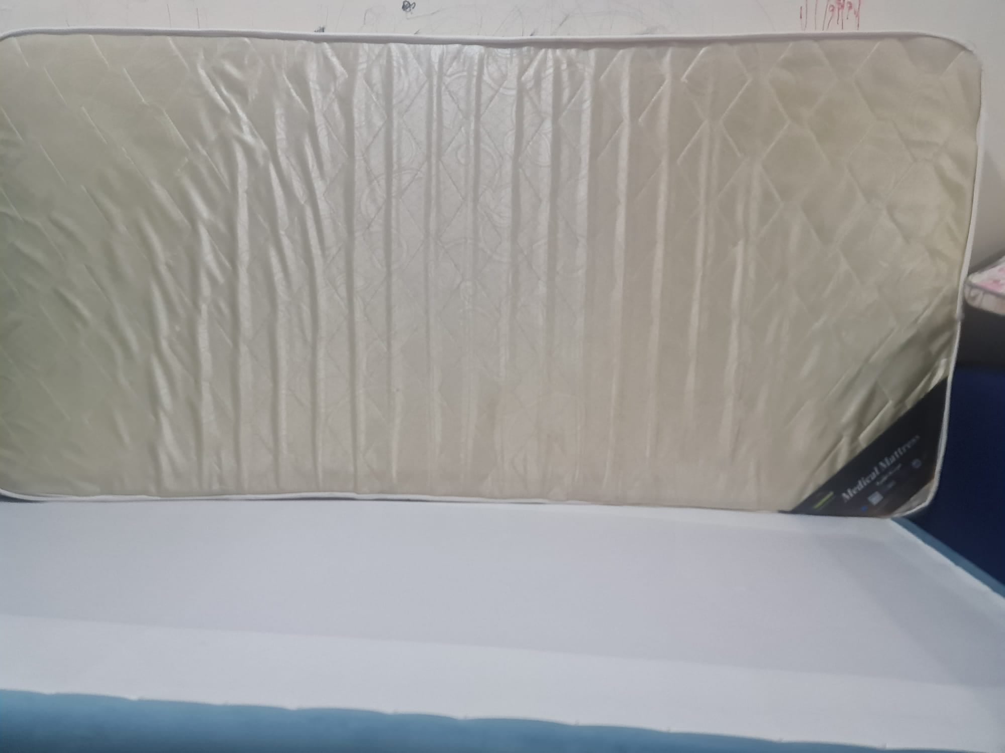 Excellent condition Sofa plus two bed mattress (190*90) - Image 4