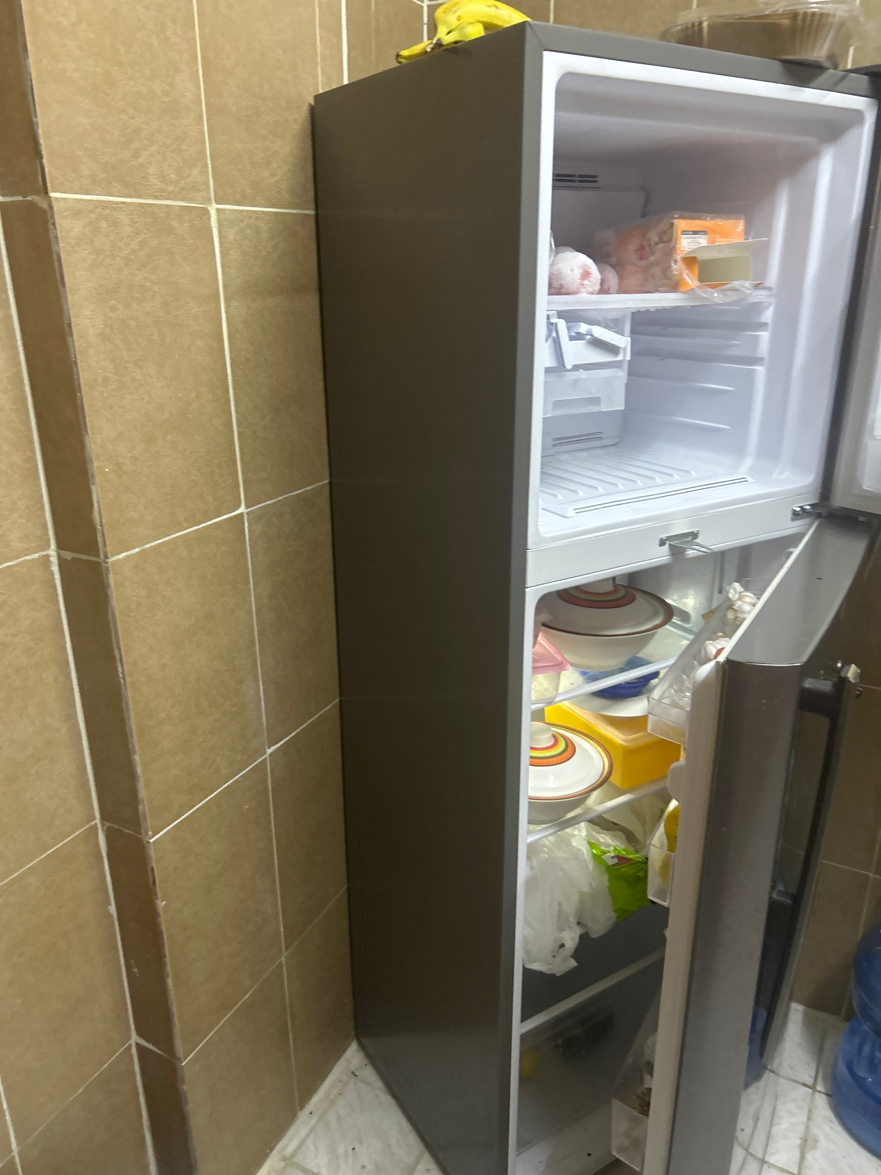 Big size LG fridge - Image 3