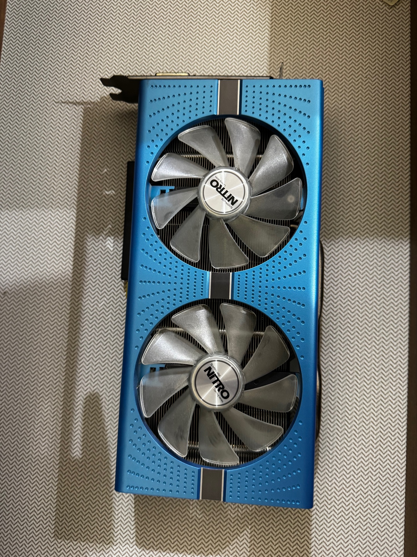 Sapphire ATI Nitro 590X with Thermaltake smart 730SE - Image 7