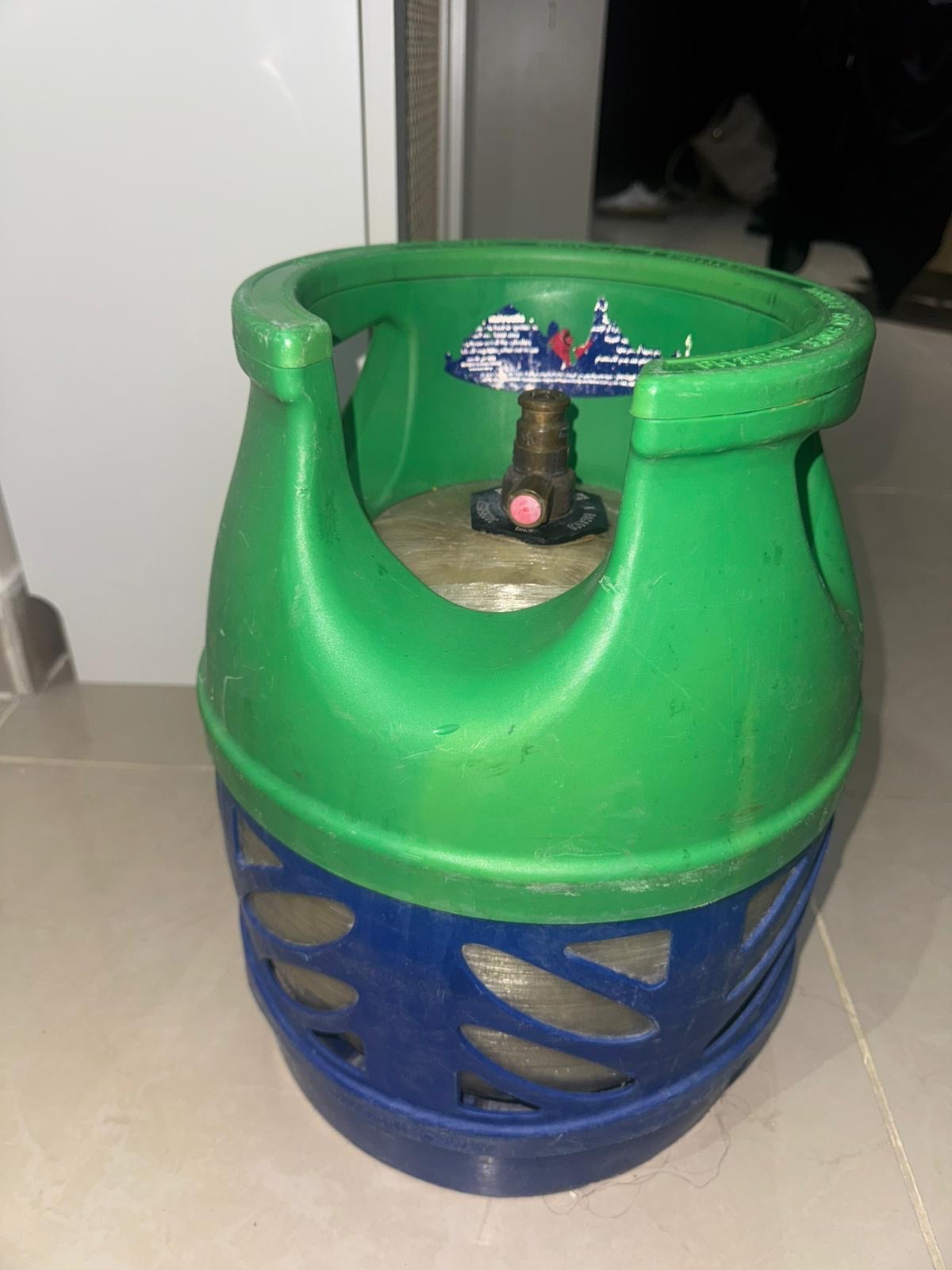 4 burners Cooking range + small gaz cylinder + regulator  - Image 5