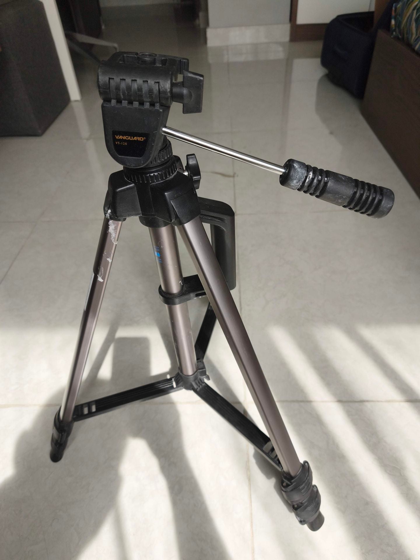Vanguard VT-126 Tripod – Sturdy, Vintage, Works Great - Image 4