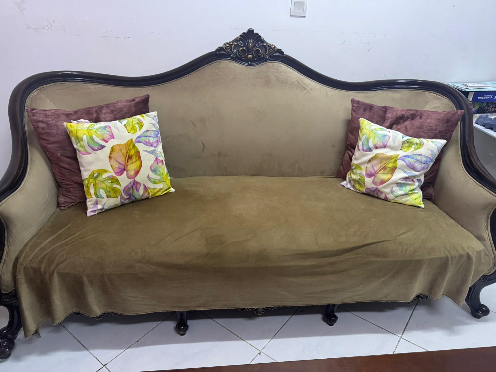 Very good condition 7 seater  Royal solid Wood  Sofa  for sale  - Image 3