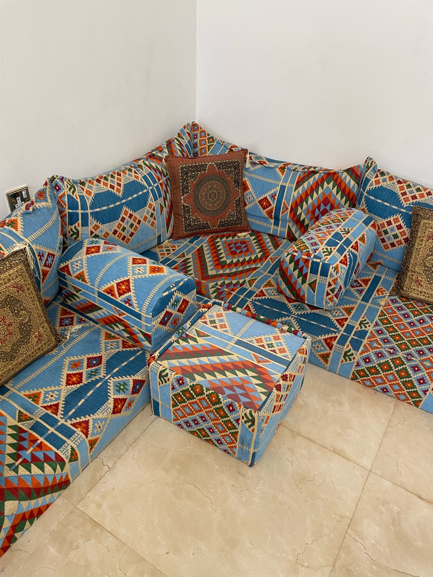 Beautiful Moroccan Salon - Image 1