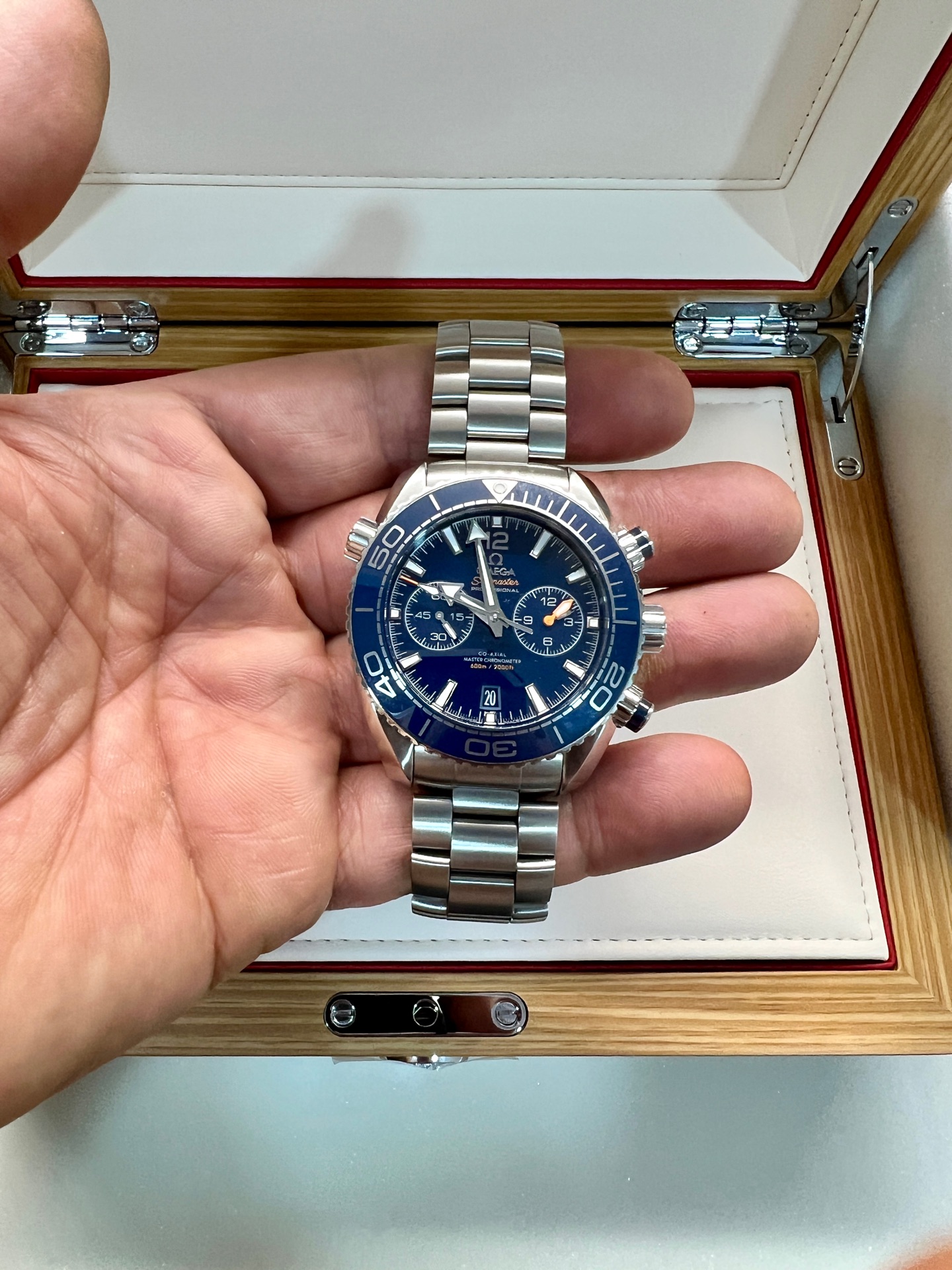 Omega Seamaster Professional Planet Ocean 600m 45.5mm  - Image 7
