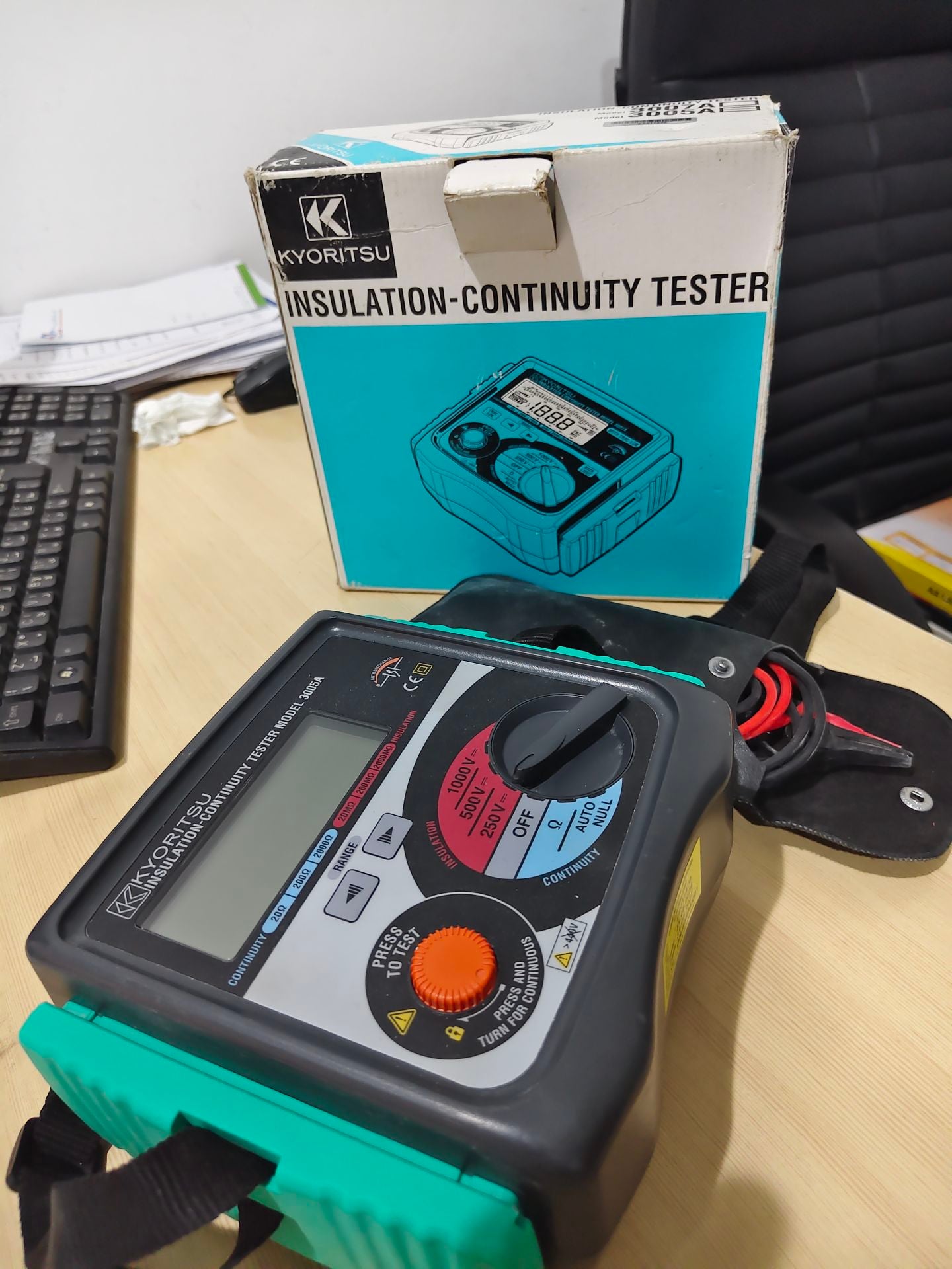 Megger insulation tester  - Image 4