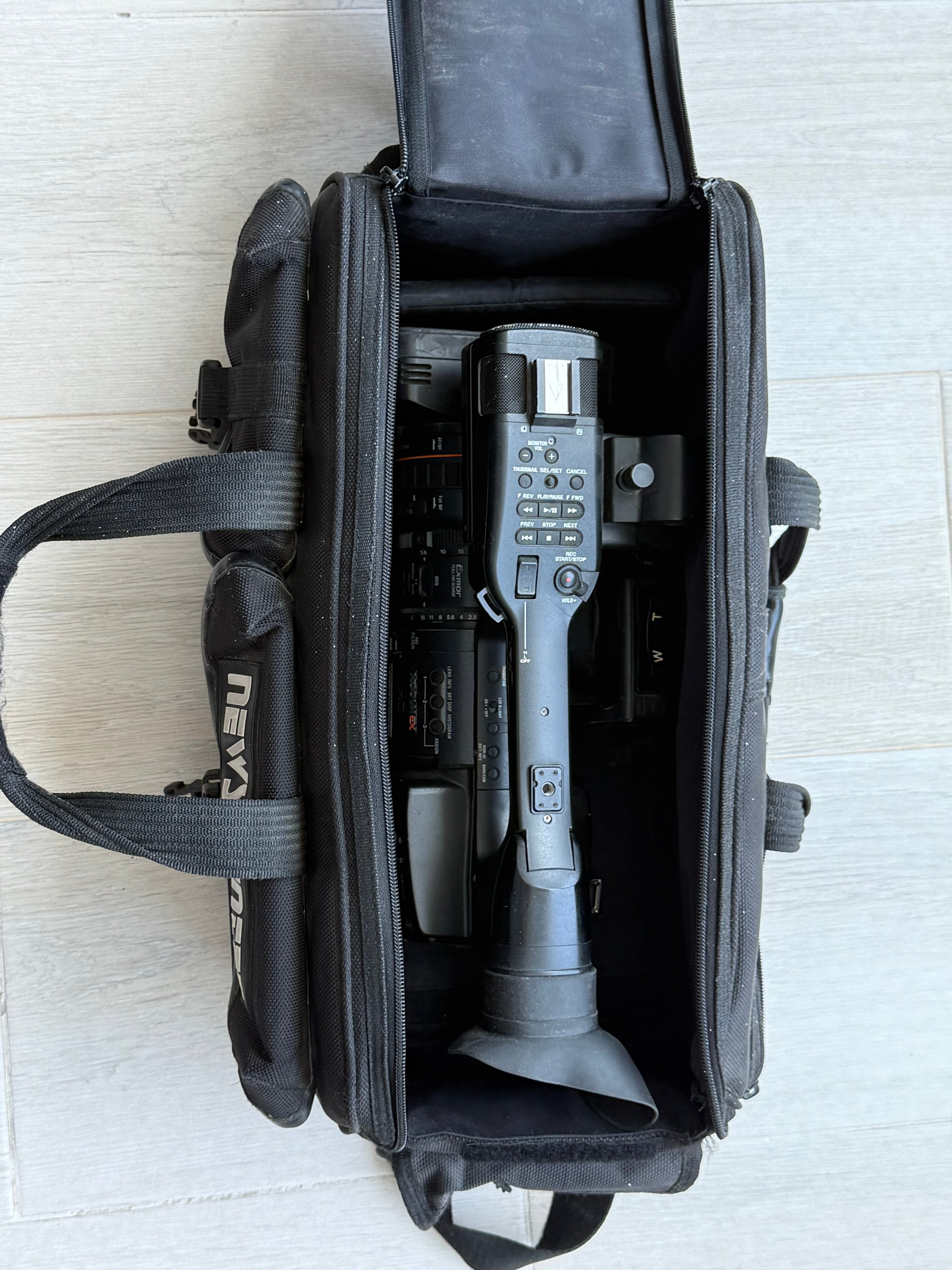 video camera - Image 1