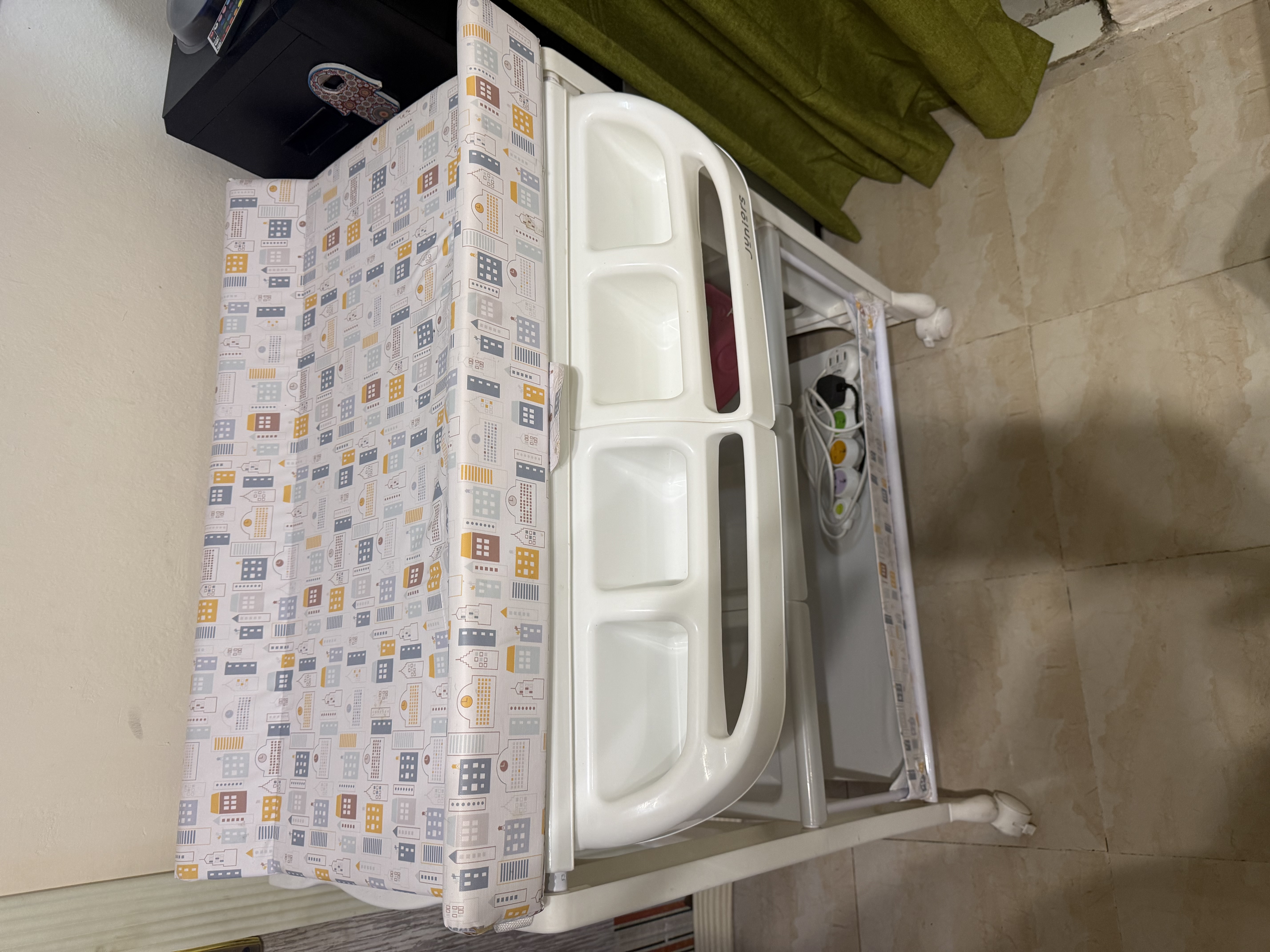 🍼 Baby Changing Table with Built-in Baby Bath 🛁 - Image 3