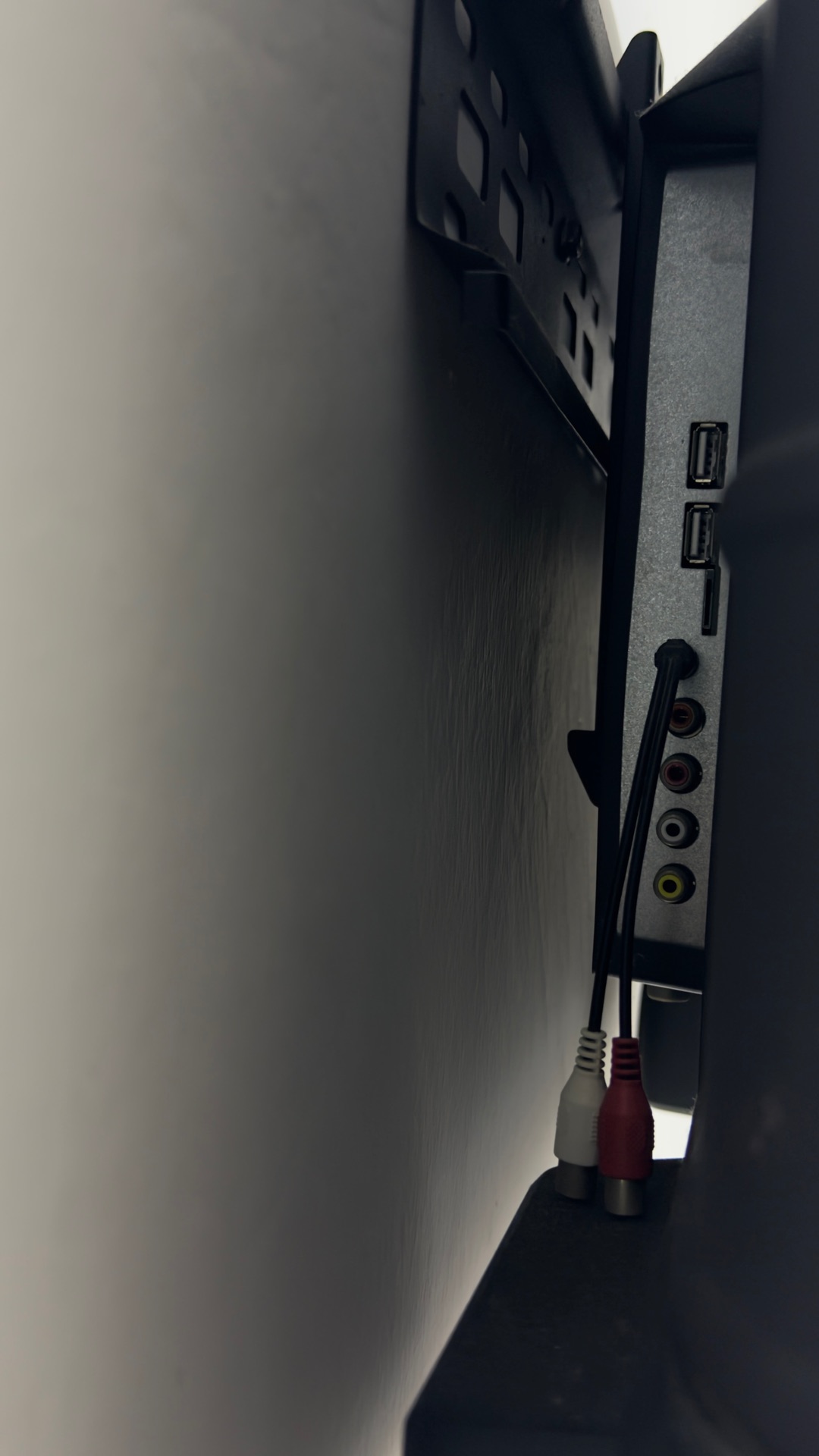 Akai 32”  TV for Sale - Image 3