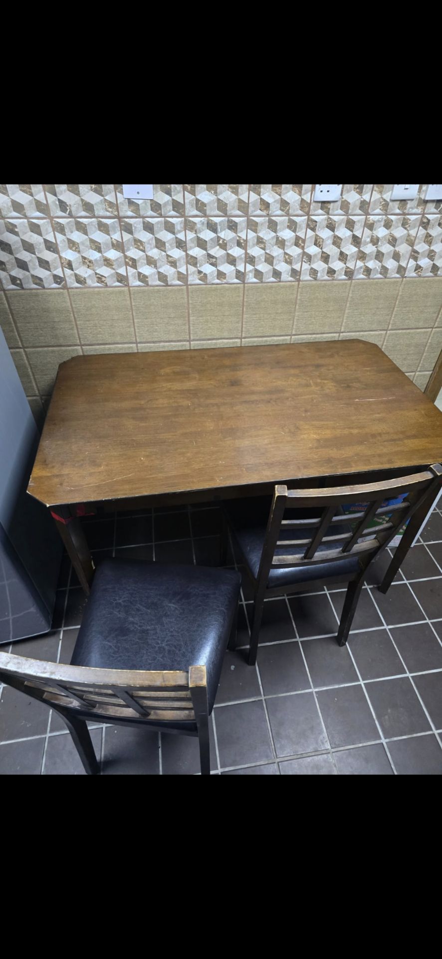 4 chairs dining table - Image 3