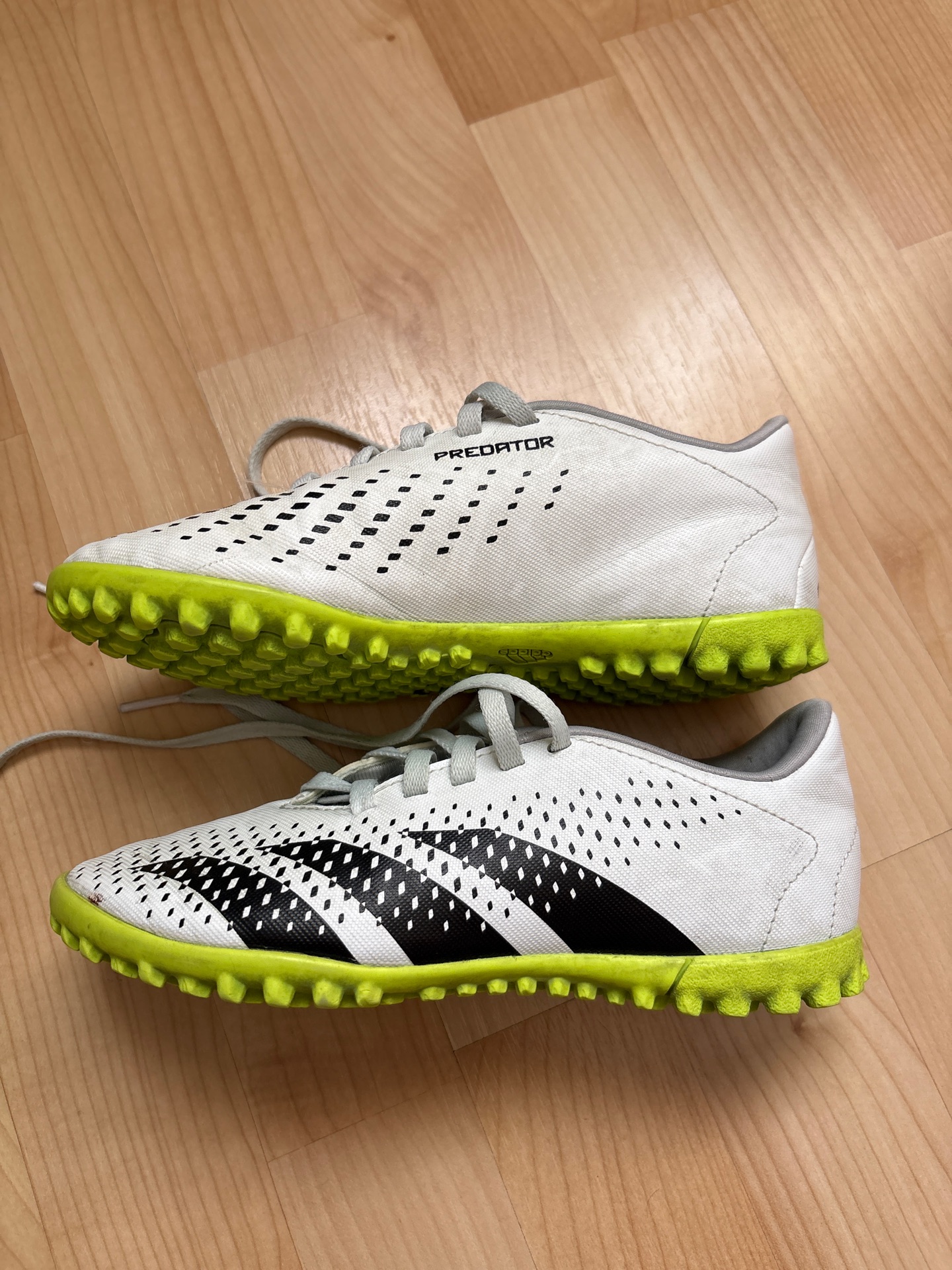Size 33 euro kids football shoes - Image 1