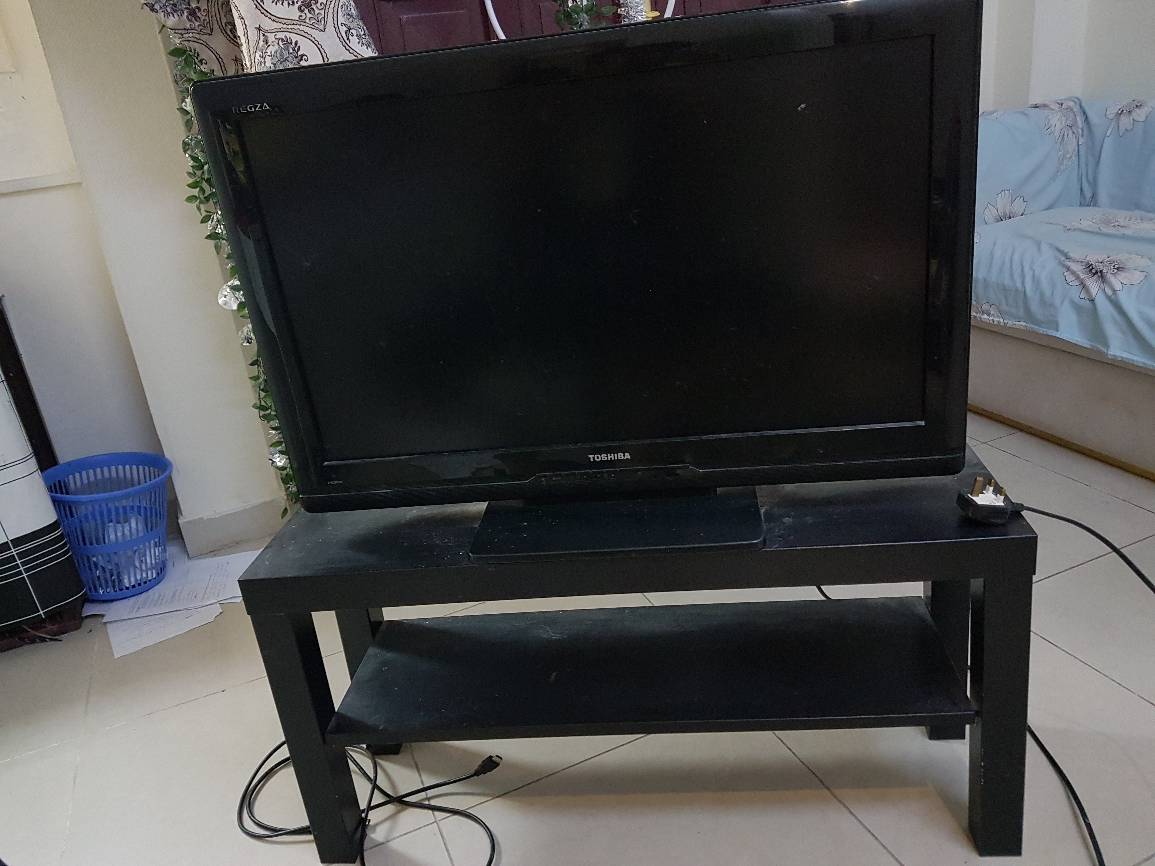 Flatscreen Toshiba 31" TV with FREE TV Stand and FREE HDMI cable - Image 1