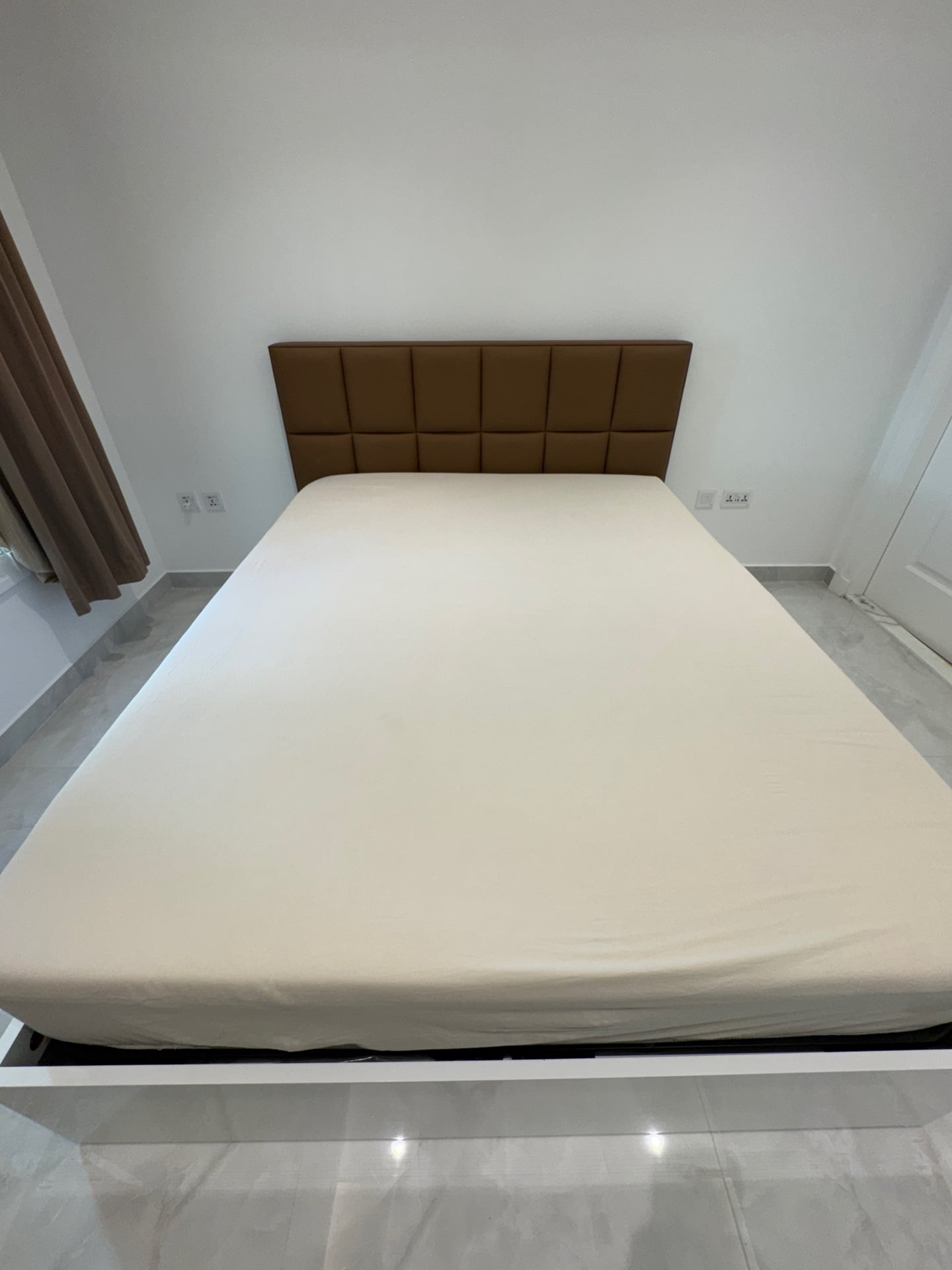 Homecentre Queen Bed Tan leather Headboard With Hydraulic Storage -  160x200 cm  - Image 2