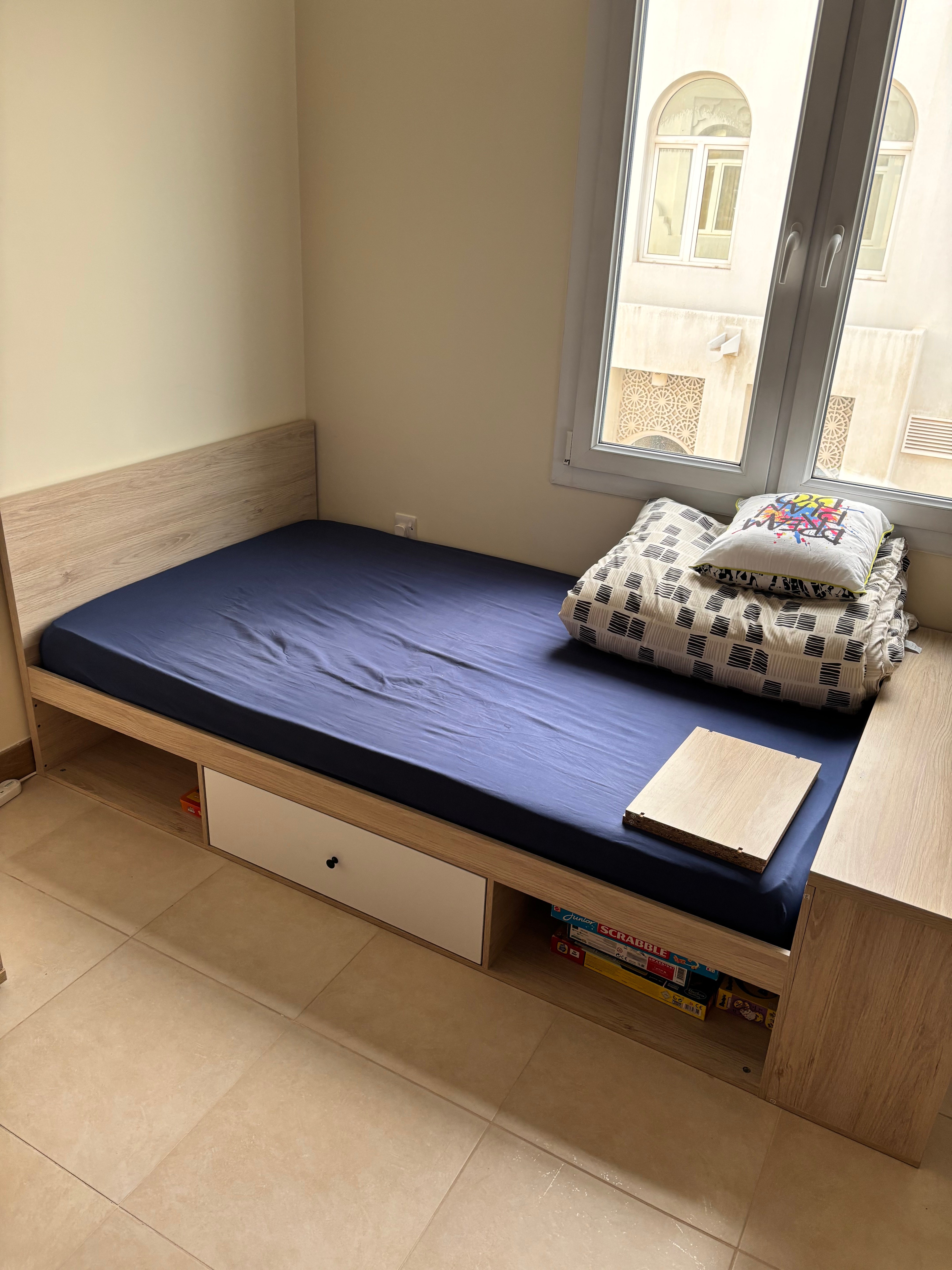 Bed with mattress  - Image 2