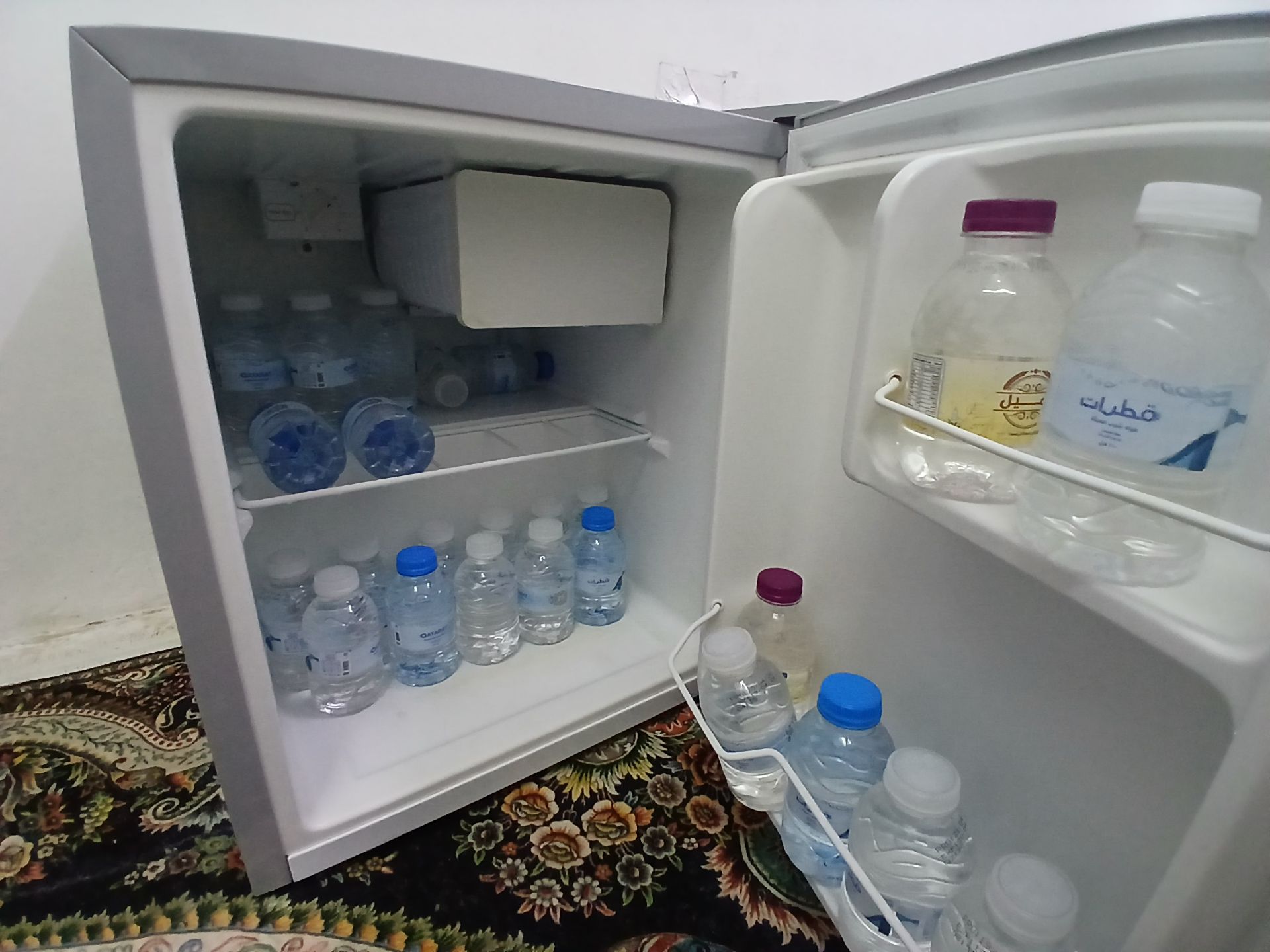 His Hisense mini refrigerator for sale good condition  120 Qr. - Image 5
