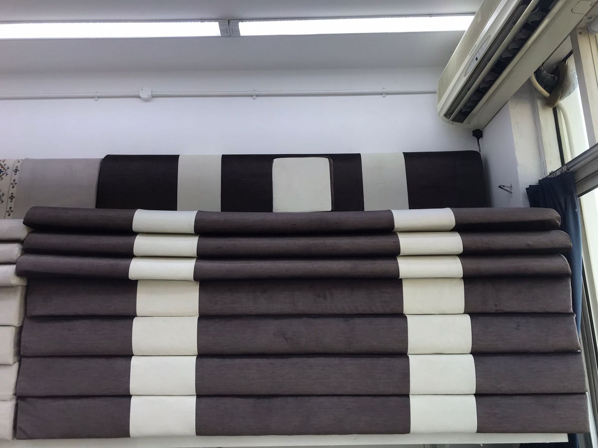High-Quality Sofas, Luxury Arabic Majlees & Premium Carpets – Selling & Professi - Image 7