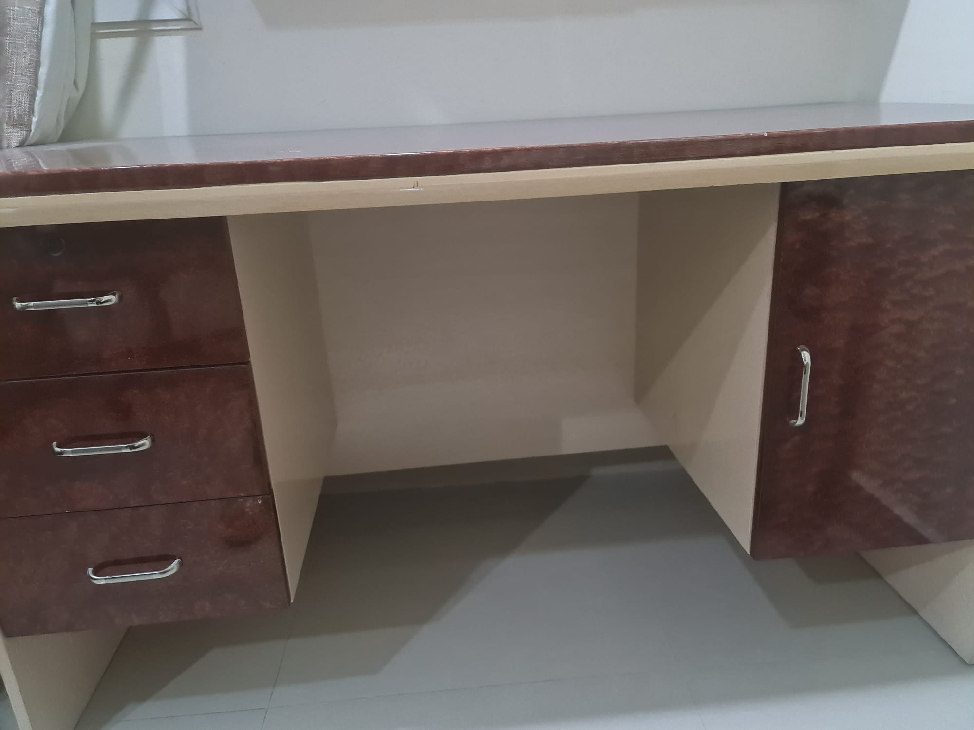 Study table - Image 3