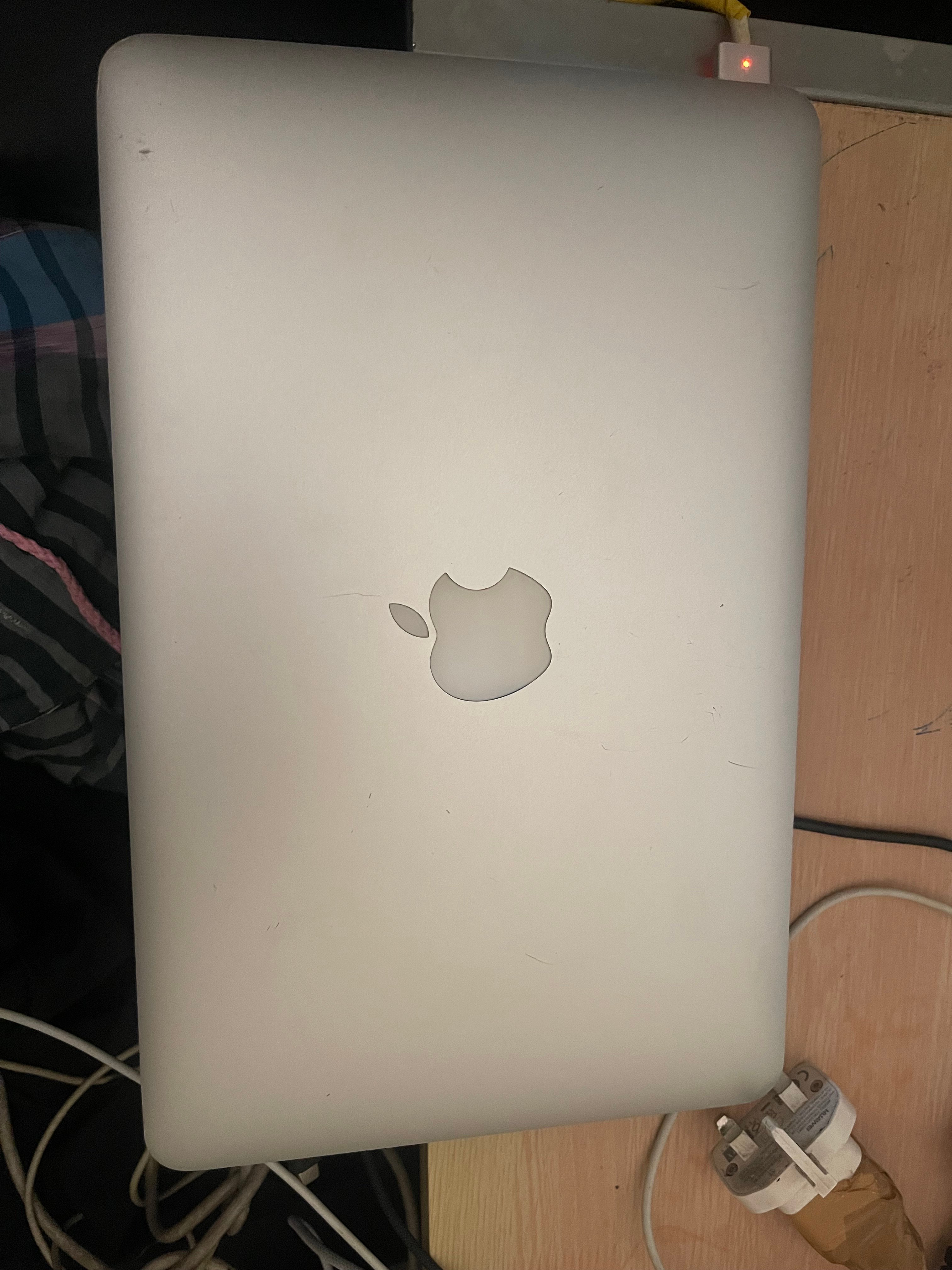 MacBook Air 11” (Early 2015) – 128GB – Lightweight & Compact - Image 3