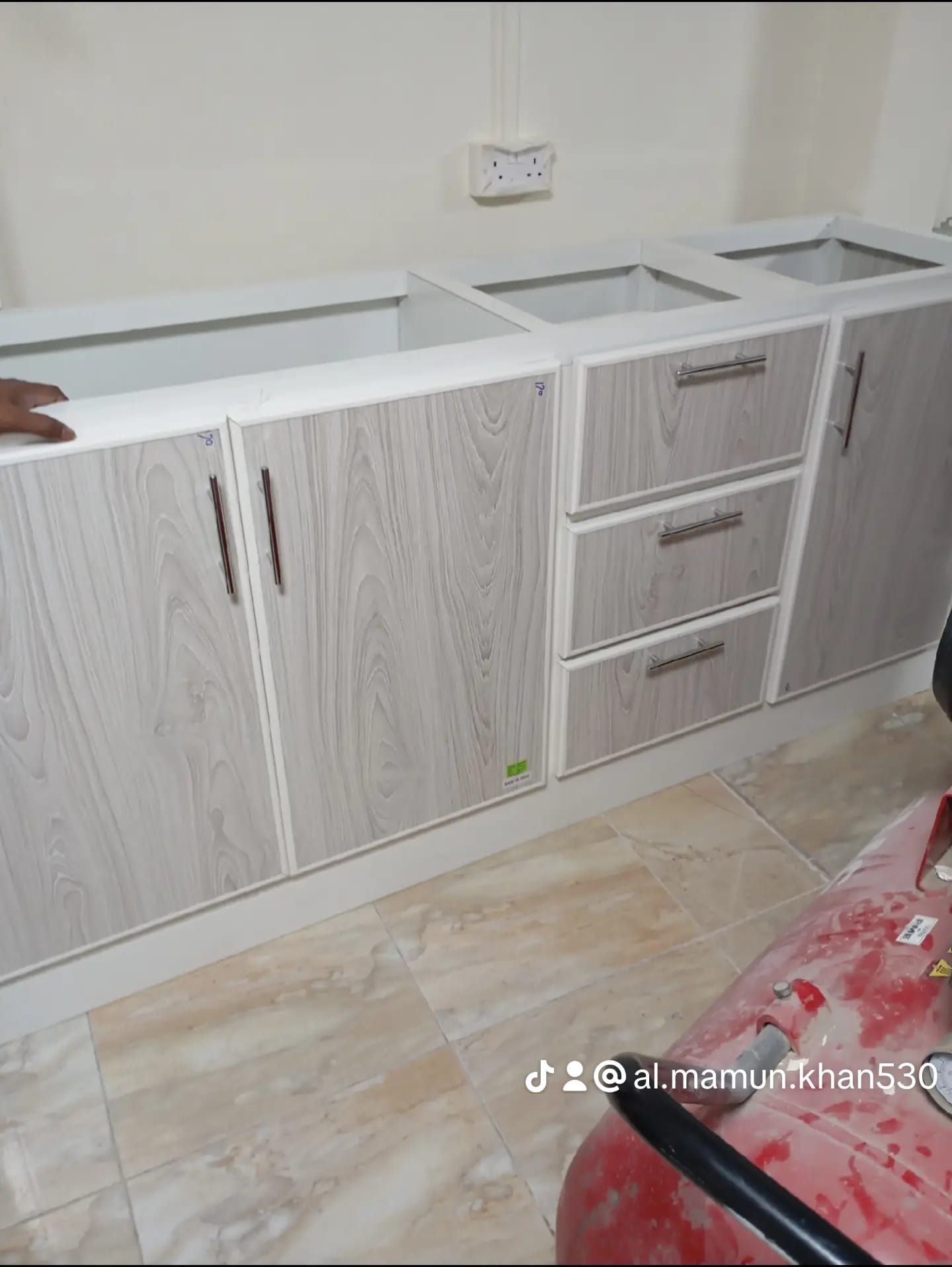 Kitchen cabinet new and old sale and Buy fix - Maintenance Services