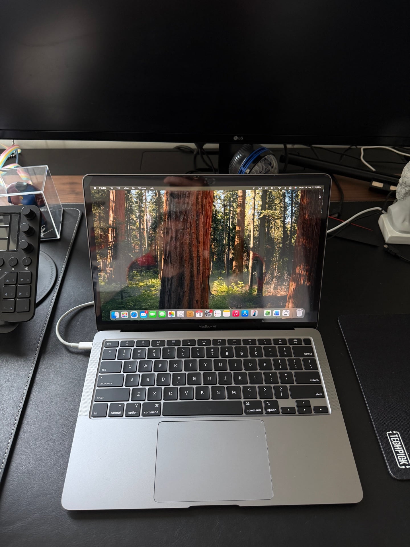 MacBook Air (Retina, 13-inch, 2020) 512GB - Image 1