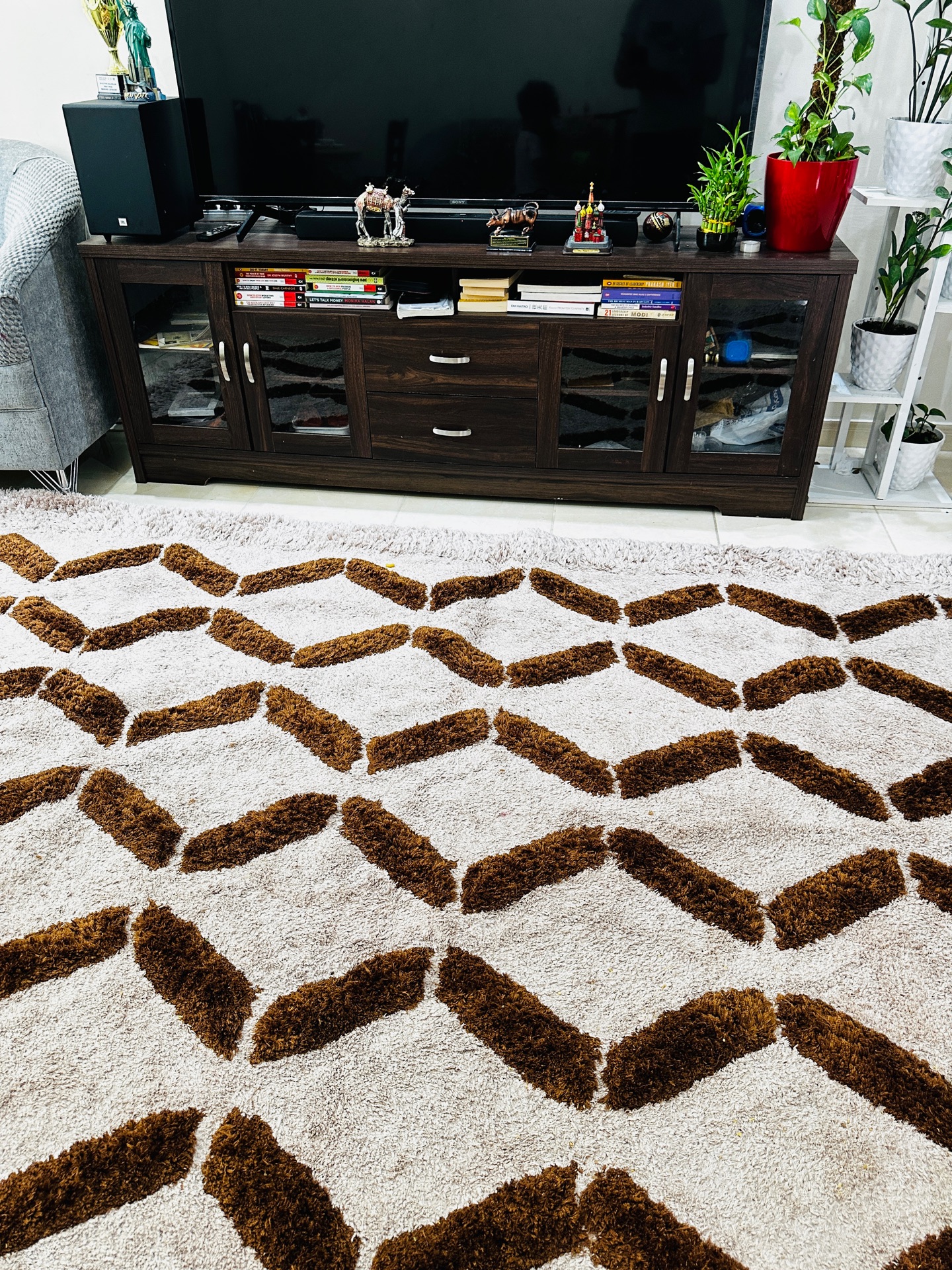 Rarely used carpet for sale — looks like new.  - Image 4