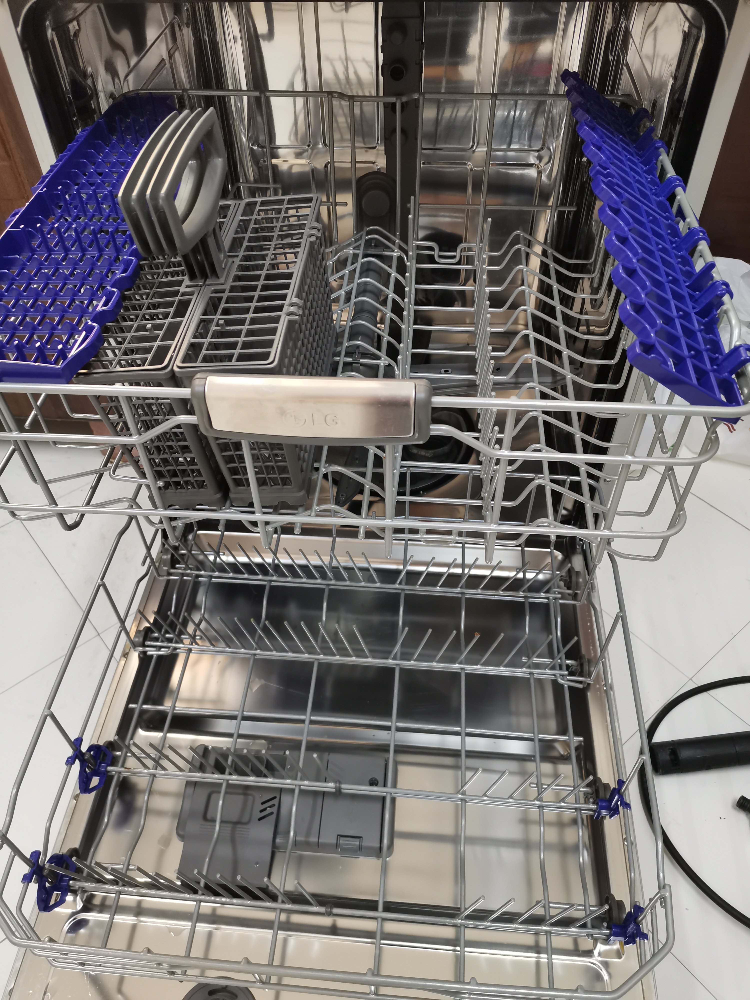 غسالة جلاية صحون / LG Dishwasher D1452WF  - Image 5