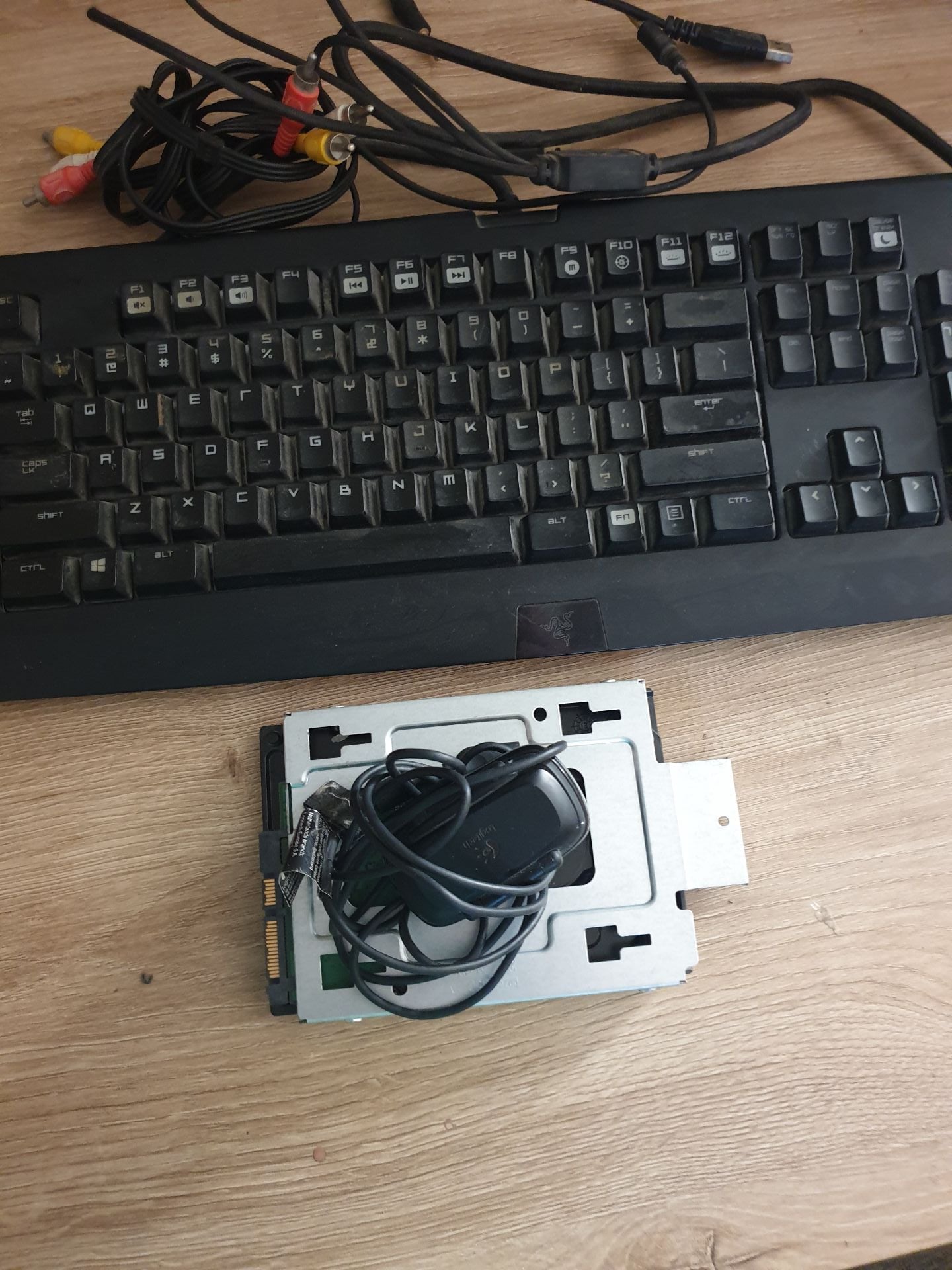Gaming PC, complete set, with a monitor that functions as a TV - Image 7