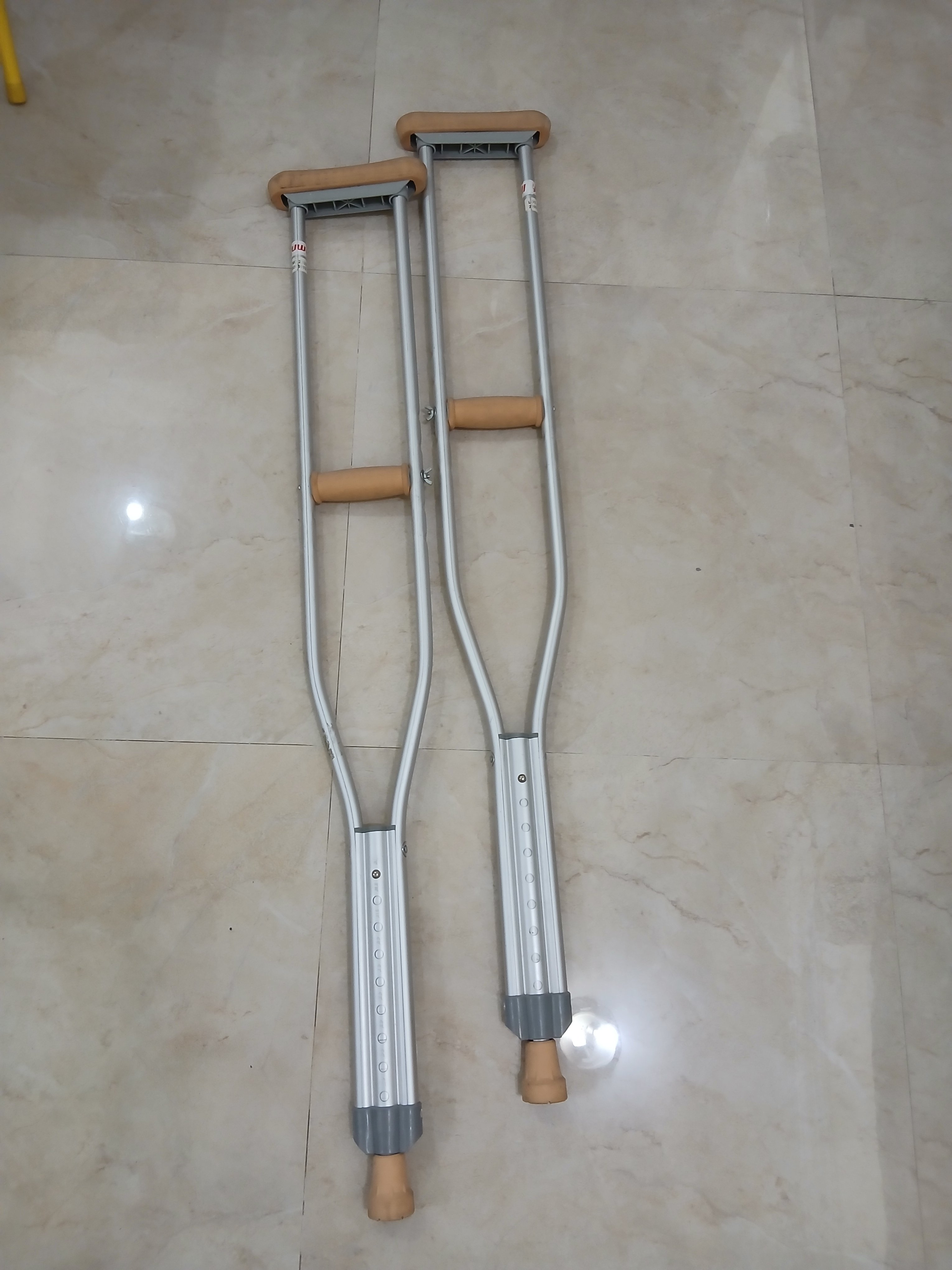 Crutches in good condition - Image 2