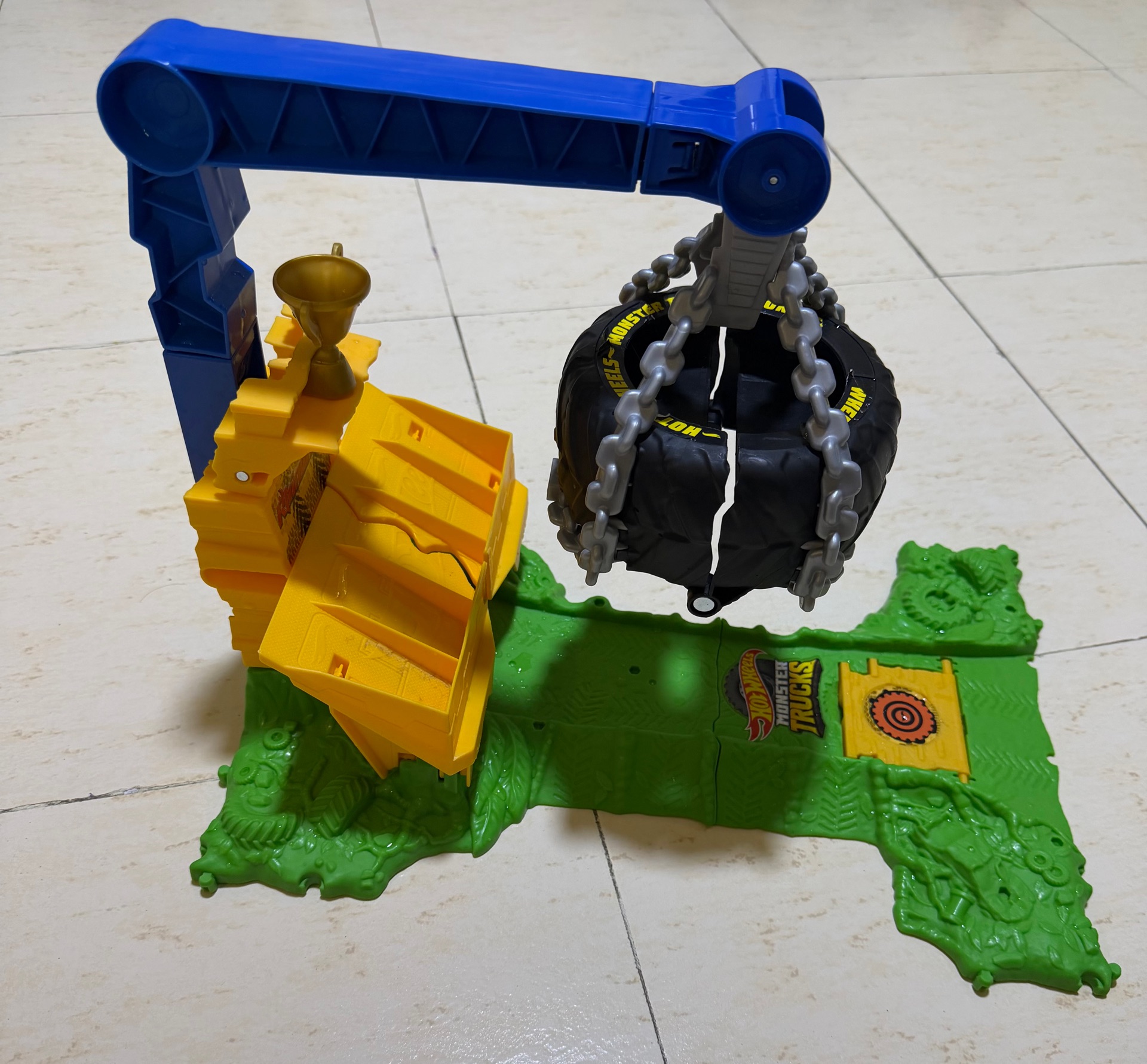 ELC Hot Wheels Monster Trucks Stunt Tire Playset - Image 6