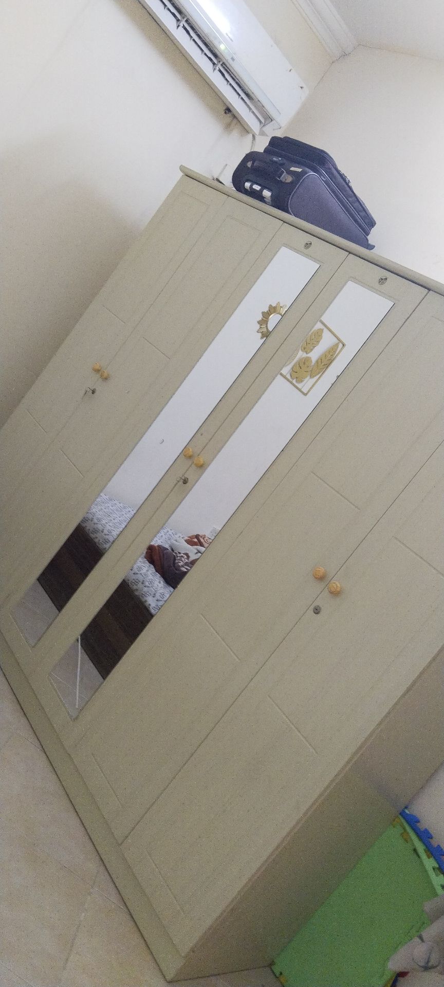 Wardrobe 6 door  - Image 4