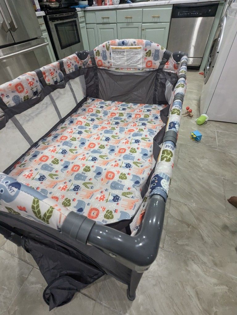Foldable Baby Playard Crib for SALE! - Image 4