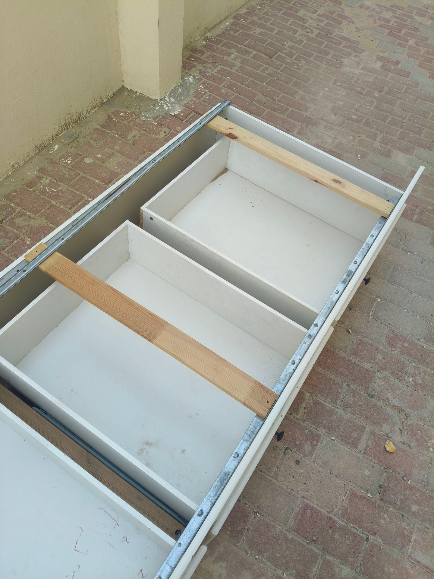 Single bed with storage underneath  - Image 2