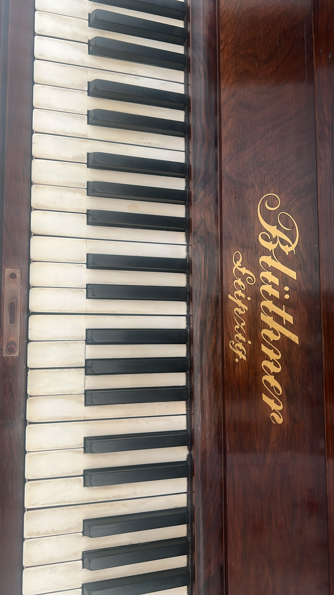 Upright Piano for Sale in Qatar Blüthner  - Image 4