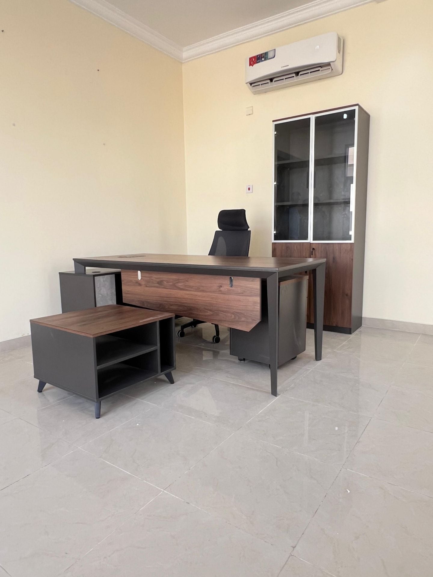 Office furniture buy sell 33270617 - Image 4