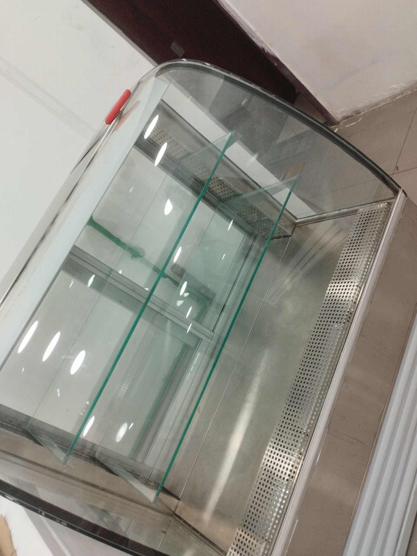 Display chiller for sale  - Image 3