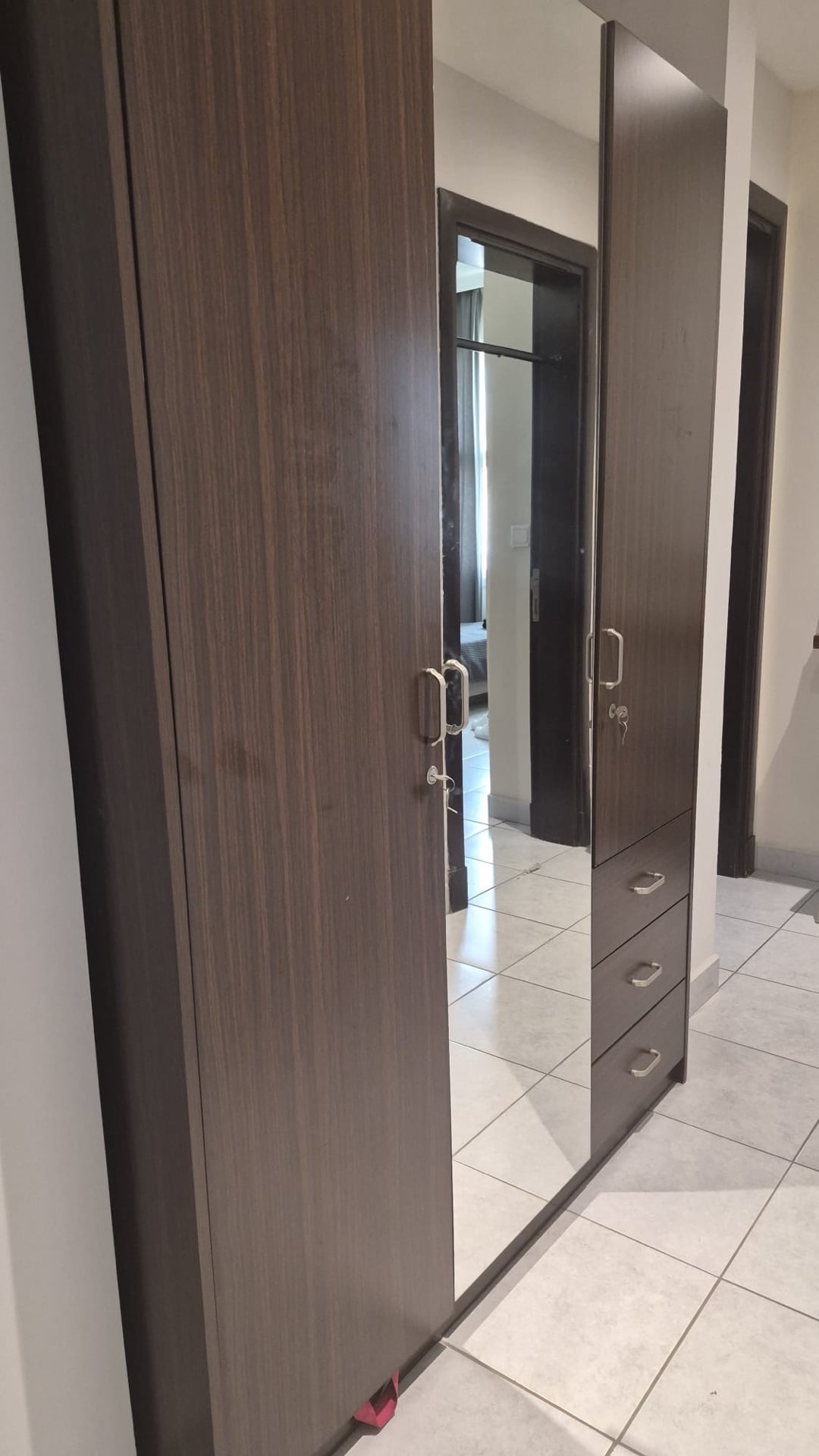 Full bedroom Bed, mattress, cabinet, 2night table, console with mirror - Image 3
