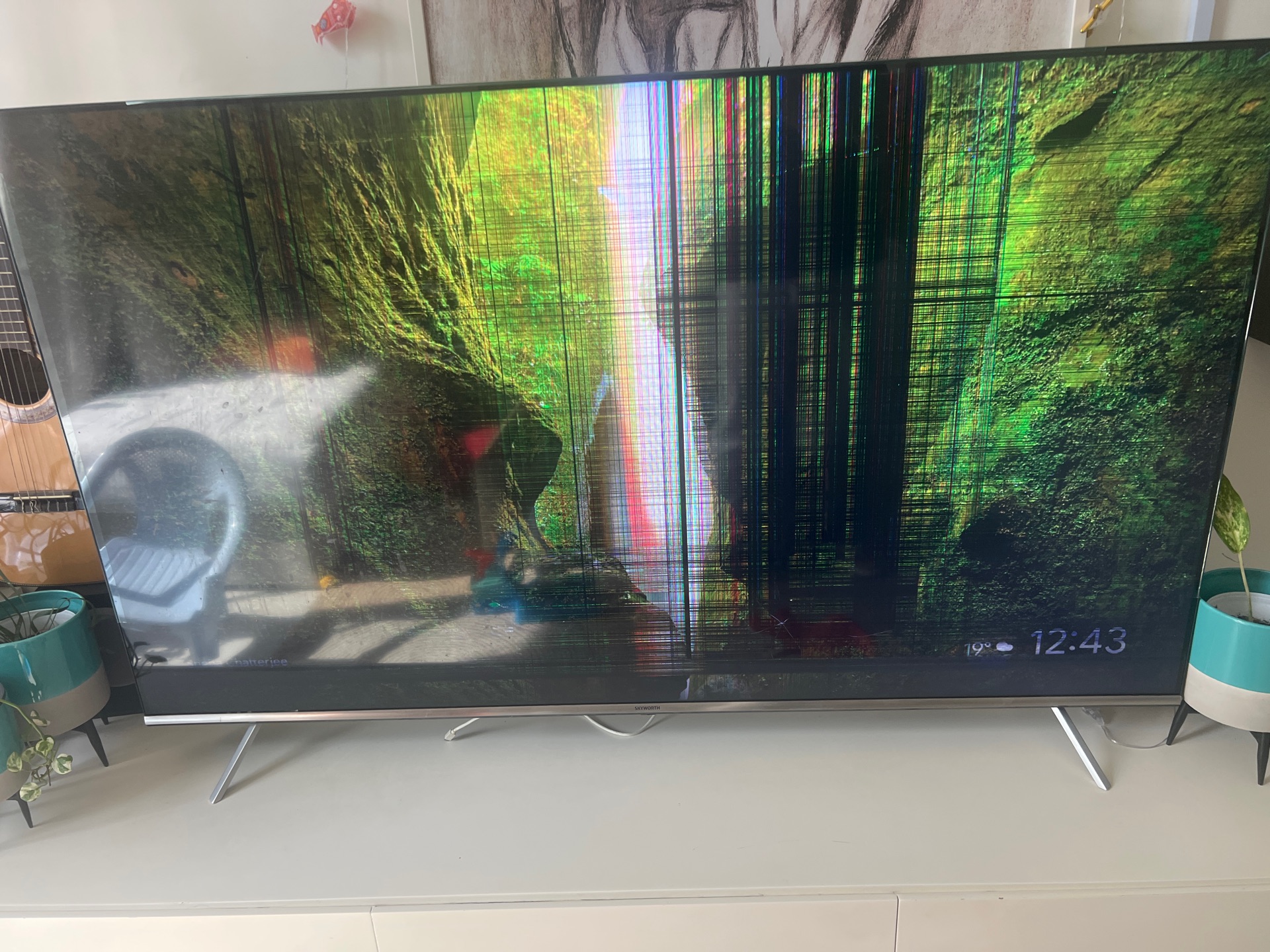 Skyworth 65inch tv Display Cracked - Image 3