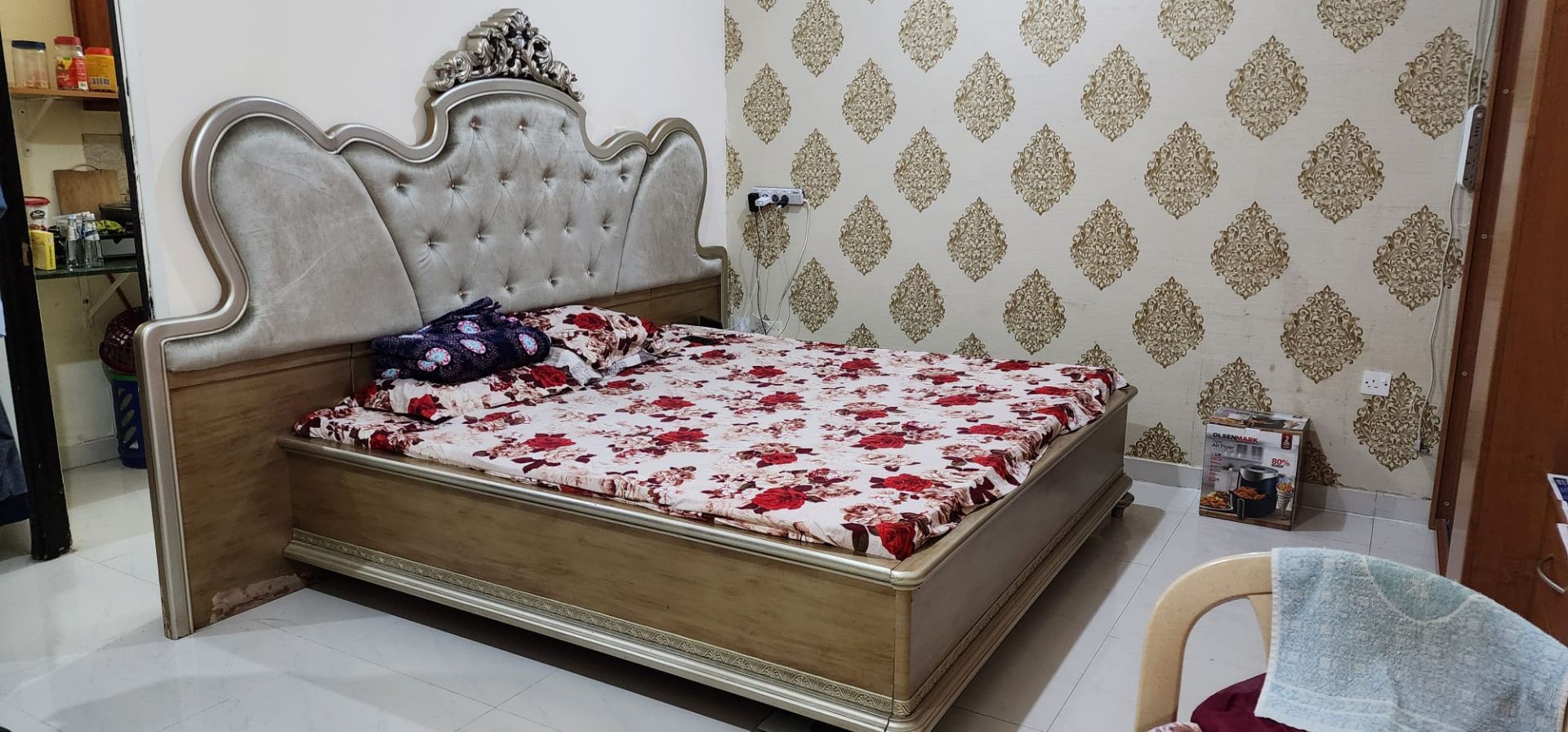 Big size wooden bed fram - Image 7