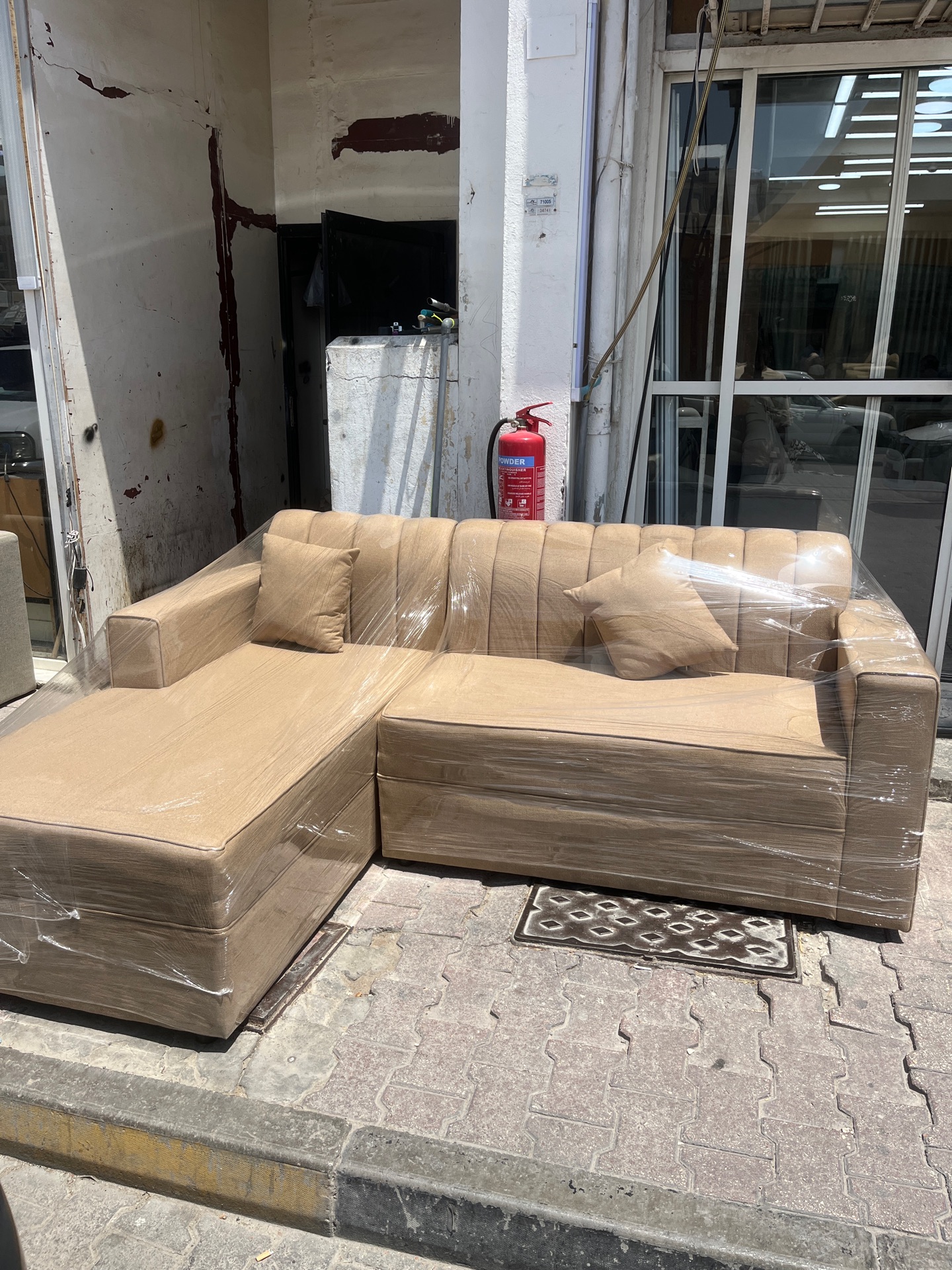 L ship sofa new - Image 4