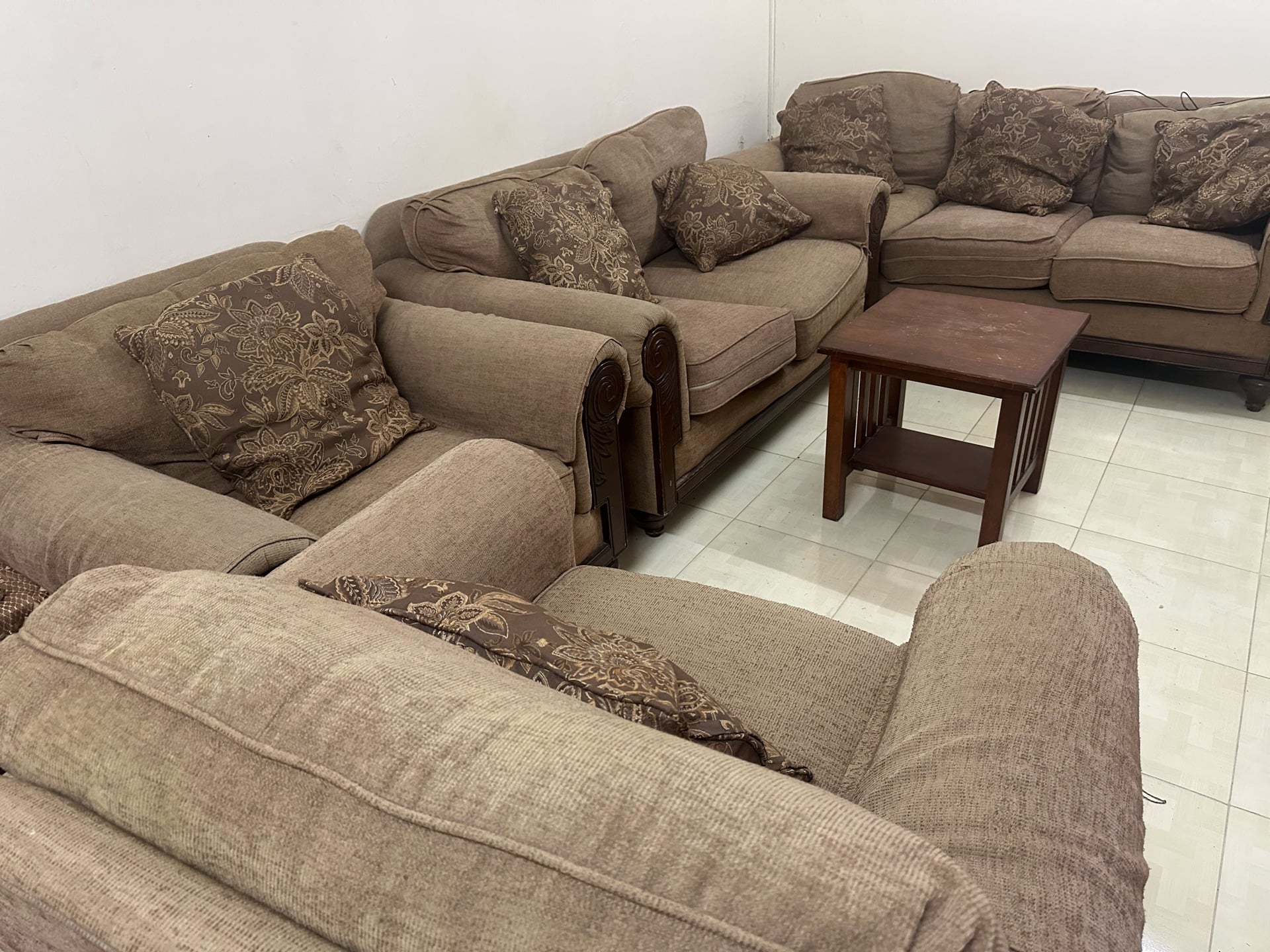 Sofa set with table - Image 1