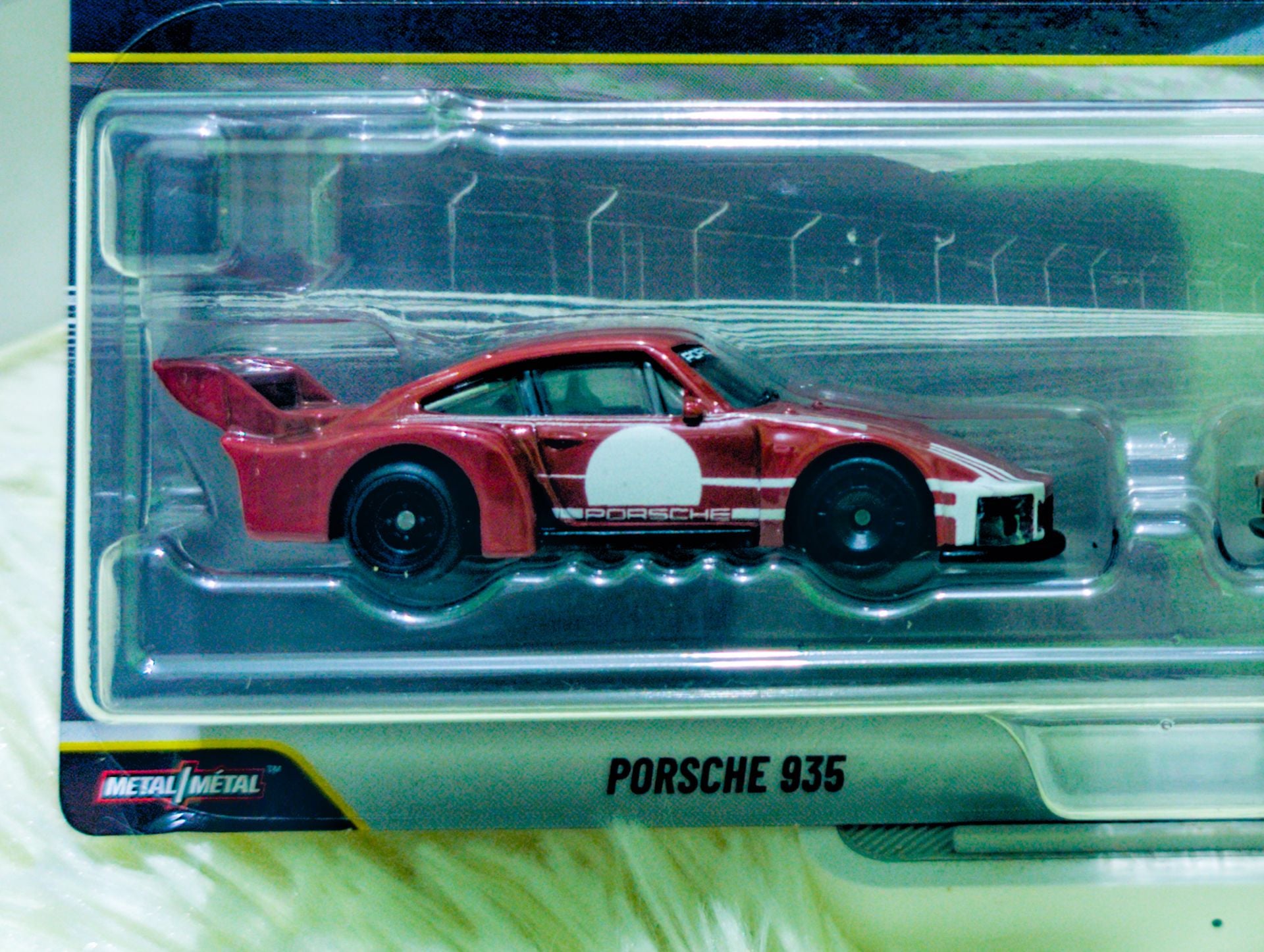 Hot Wheels Premium Car Culture 2-Pack Porsche 935 and 2 - Image 3