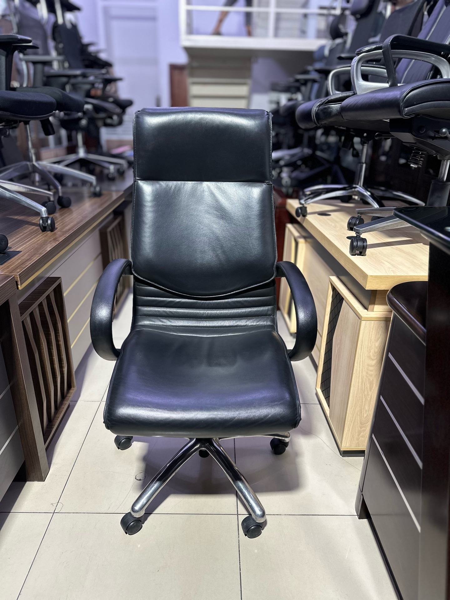 Modern Executive Desk Sale - Image 10