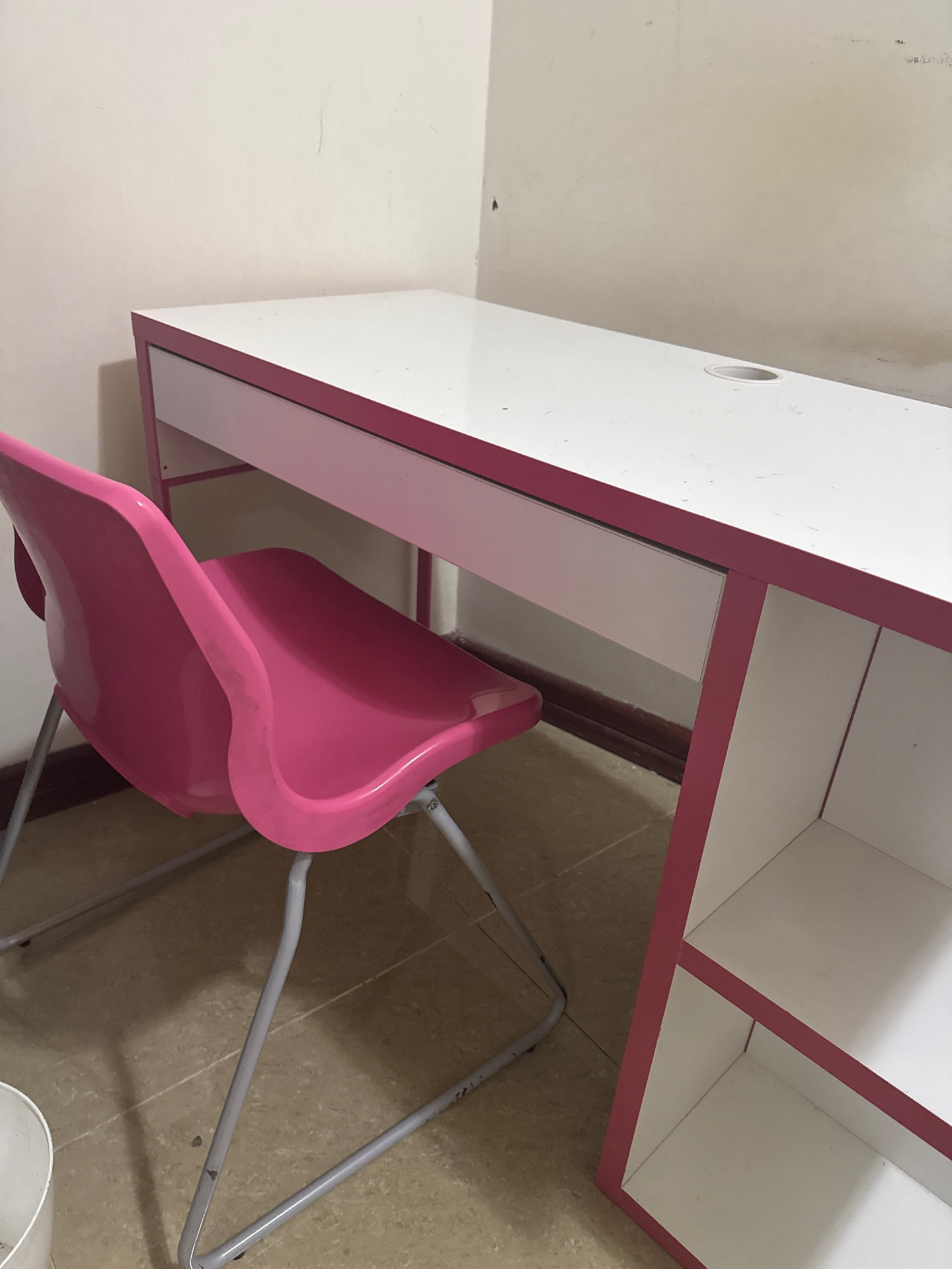 Desk with chair for sale  - Image 2