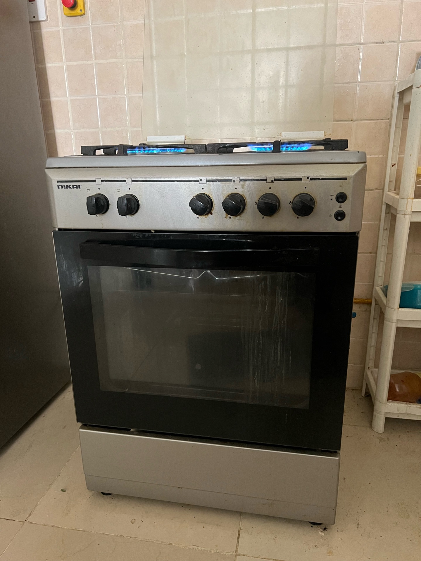 Urgent Sale - Nikai 60x60cm Gas Oven Cooker – Silver– Well Maintained - Image 8