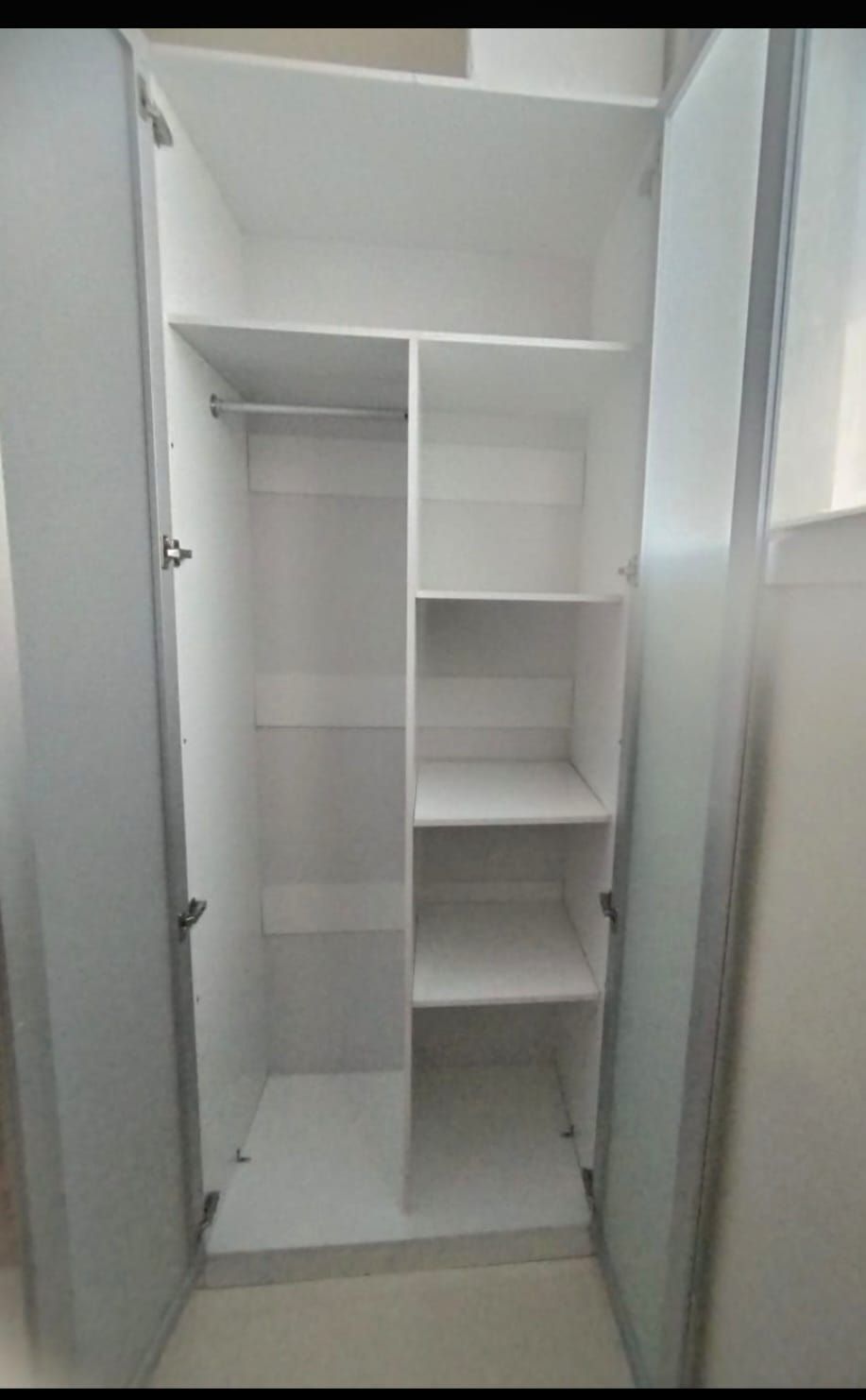 Wardrobe White tall and strong with glass doors - Image 4
