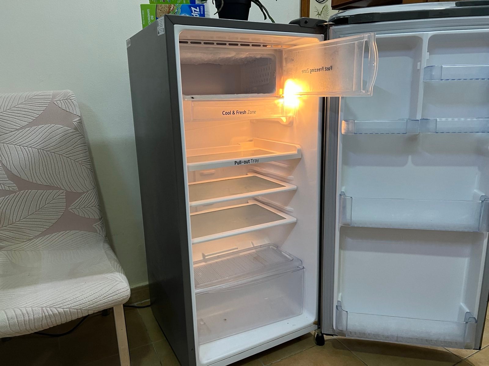 LG Single Door  Fridge 190L - Image 4