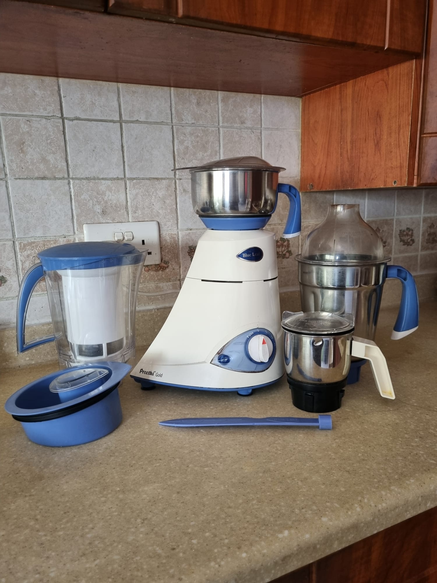 Preethi Gold Mixer Grinder 3 Jars with Juicer– Very Good Condition - Image 3