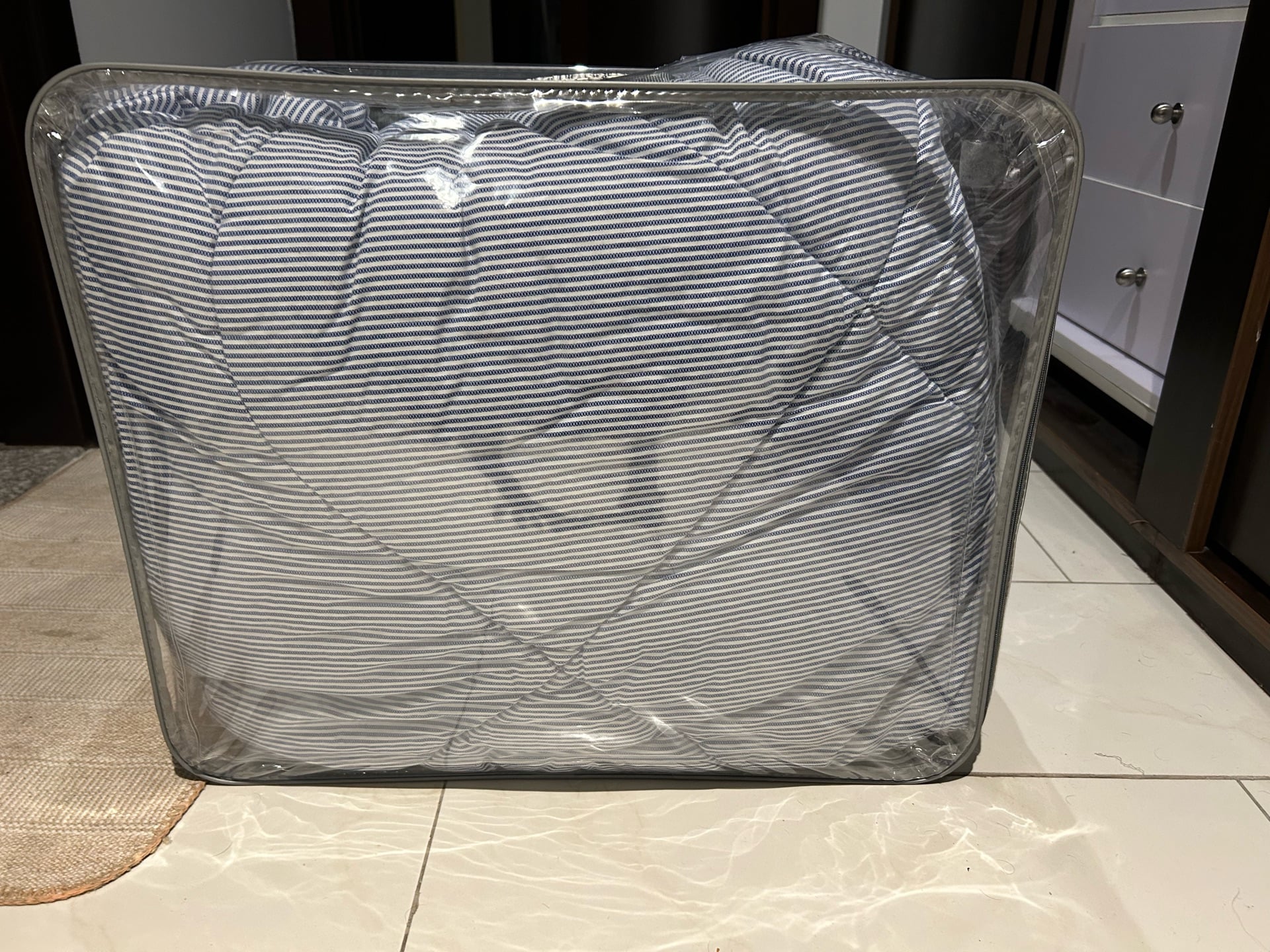 2 bed covers 150*200cm & 2 bed pillows 50*68cm - Image 1